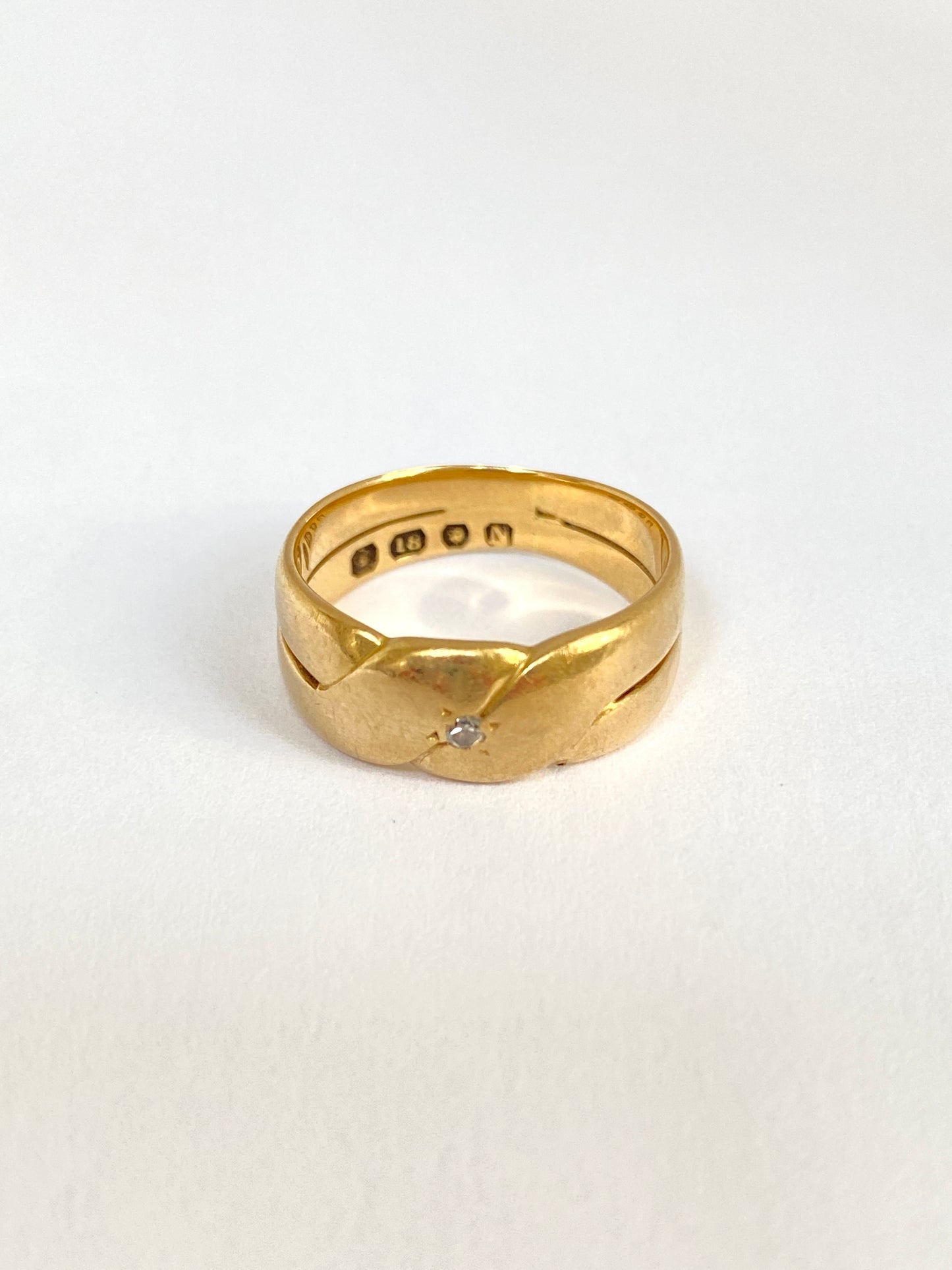 18ct Gold, Antique Diamond Keepers (Kiss) Ring. 5.22g