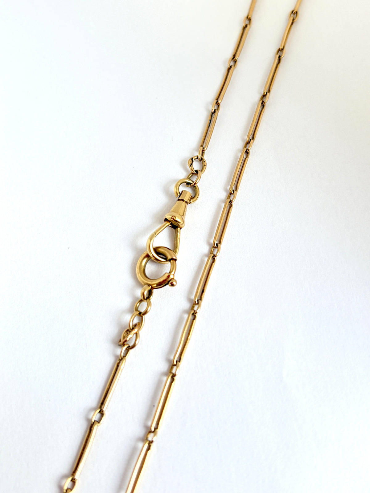 16 inch, 15ct Gold Antique Paper Clip Watch Chain with Bolt Clasp and Dog Clip (6.73g)