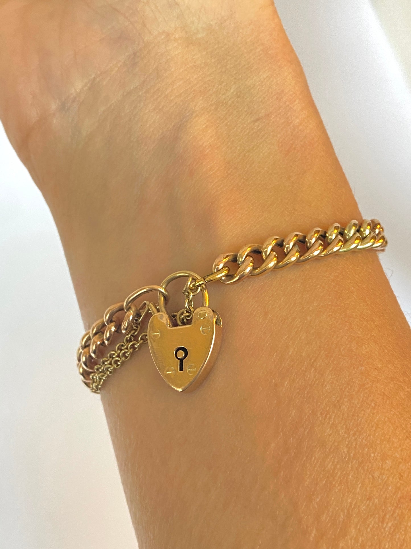 Edwardian 9ct Gold Curb Link Bracelet with Heart Padlock, Birmingham 1902 (8.07g)