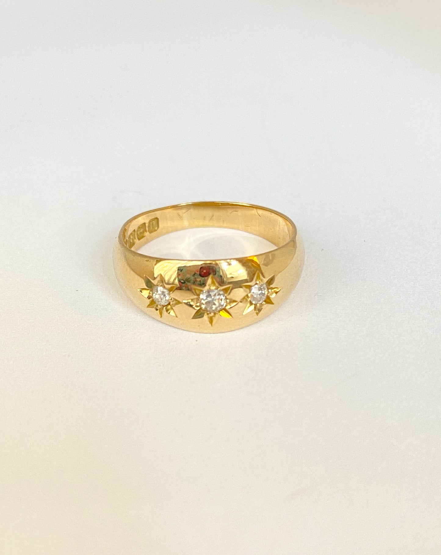Antique, 18ct Gold, 3 stone, Old Cut Diamond Starburst Ring, Hallmarked 18ct Gold. (4.16g)