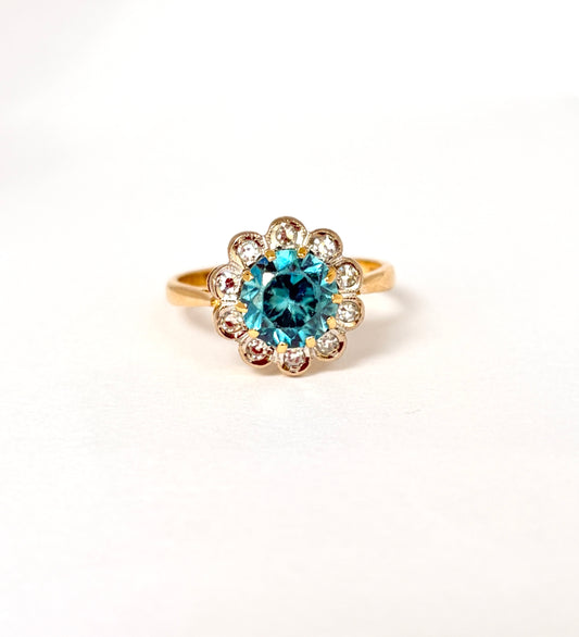 18ct Gold, Vintage Blue Zircon and Diamond Cluster Ring, 18ct Gold London, 1988