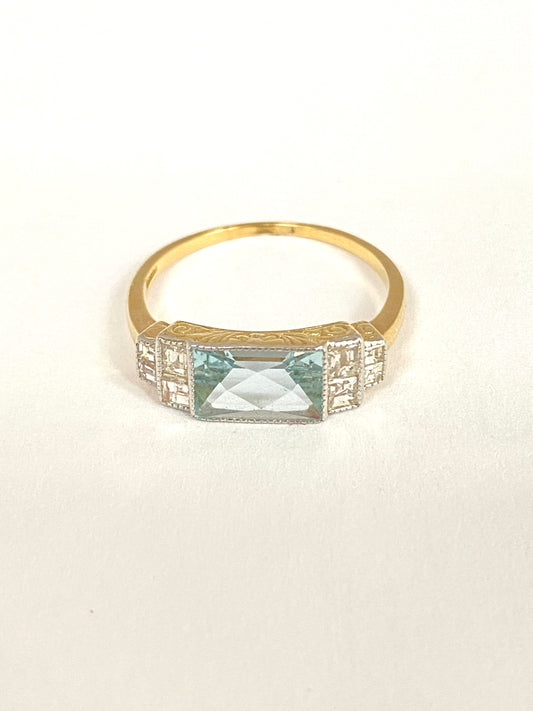 Art Deco (1930s) Platinum Aquamarine and Diamond Ring