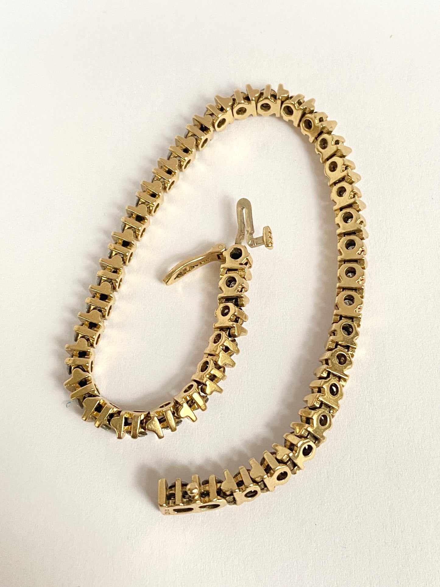 Vintage, 18ct Gold Diamond Tennis Bracelet; 16.72g, 7.5 inches and 3ct TCW