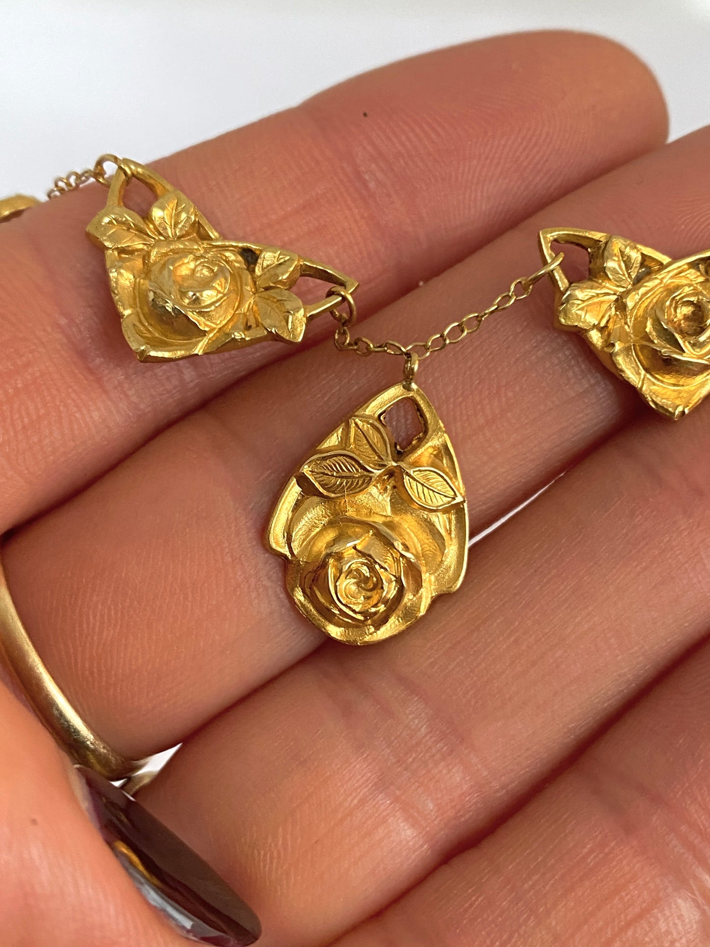 Belle Epoque, French, 18ct Gold Roses Necklace