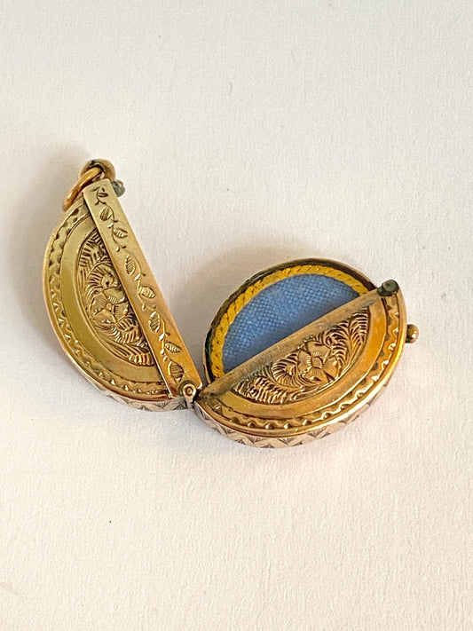 Unusual, Victorian 15ct Gold Opening Locket / Pendant with Forget Me Not Flowers