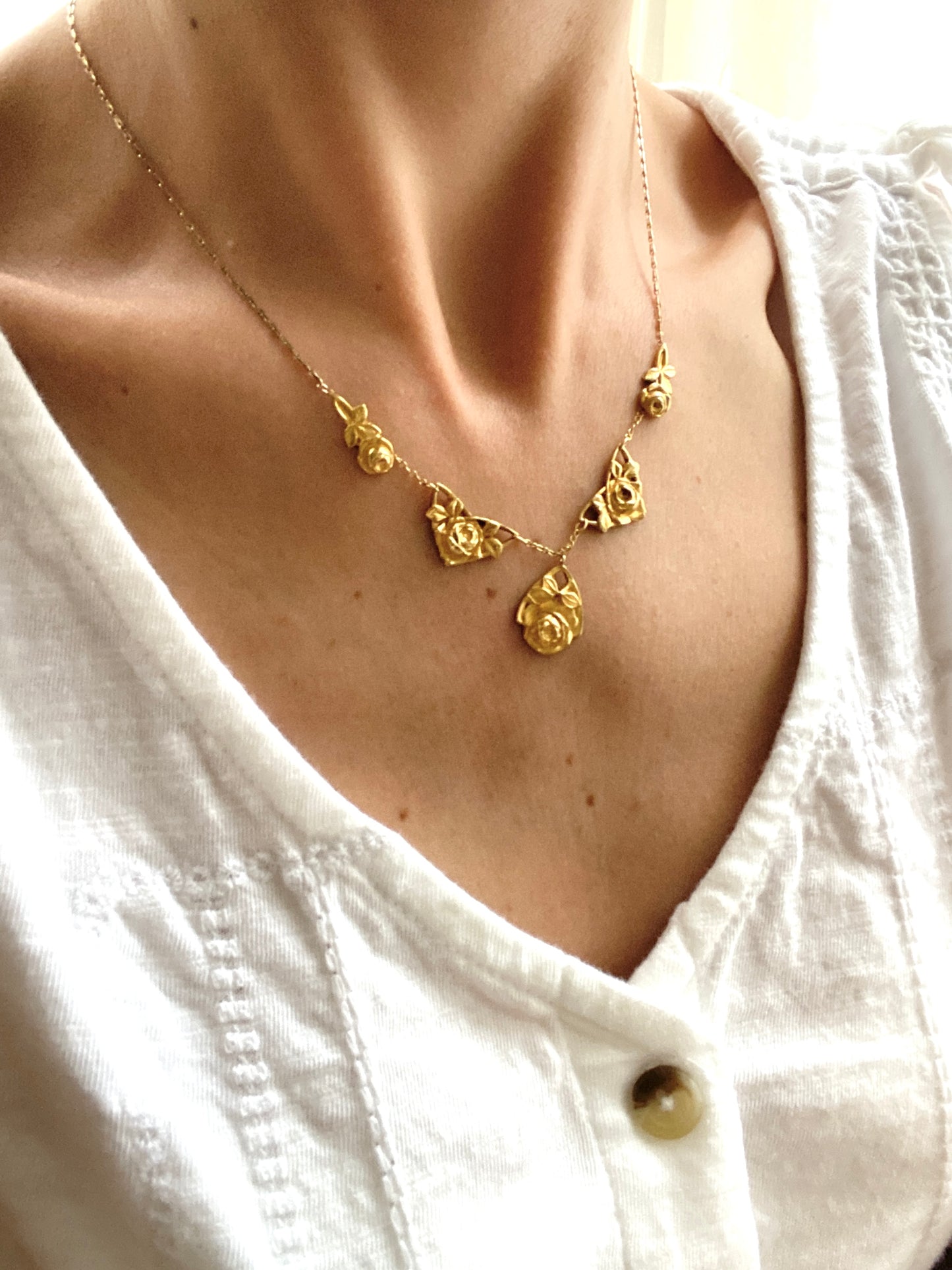 Belle Epoque, French, 18ct Gold Roses Necklace