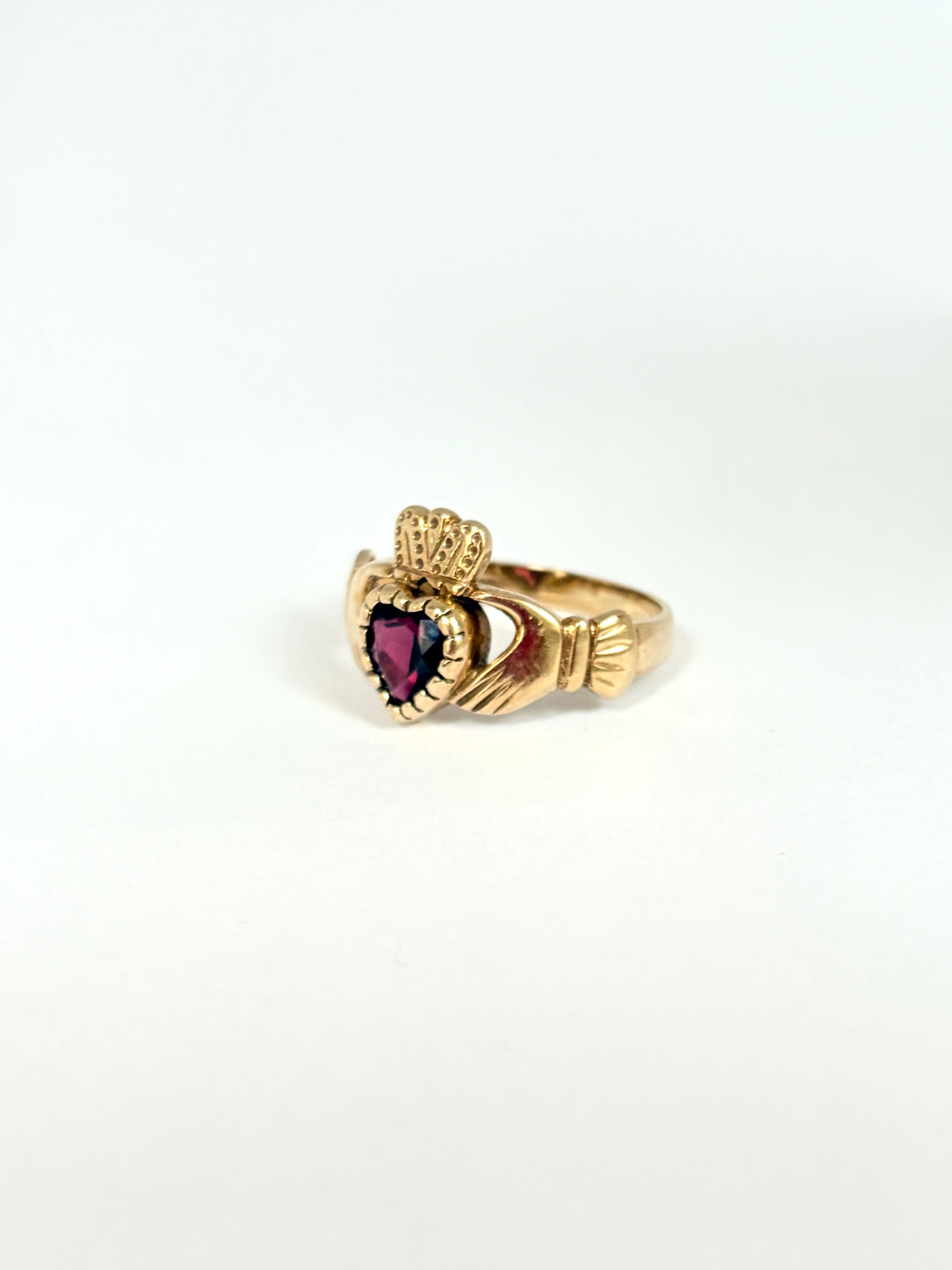 9ct Gold, Vintage Claddah Ring with Garnet Heart