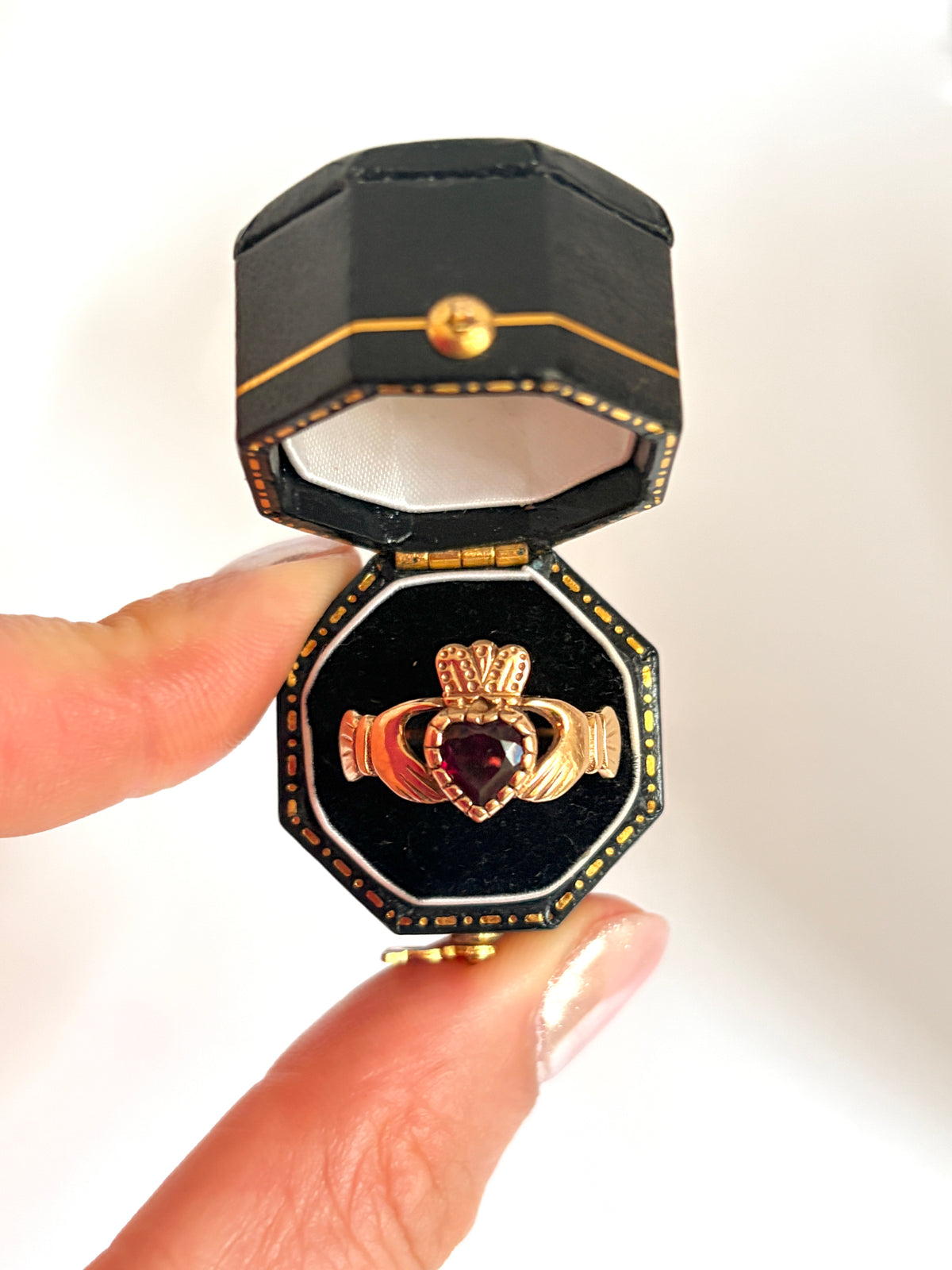 9ct Gold, Vintage Claddah Ring with Garnet Heart