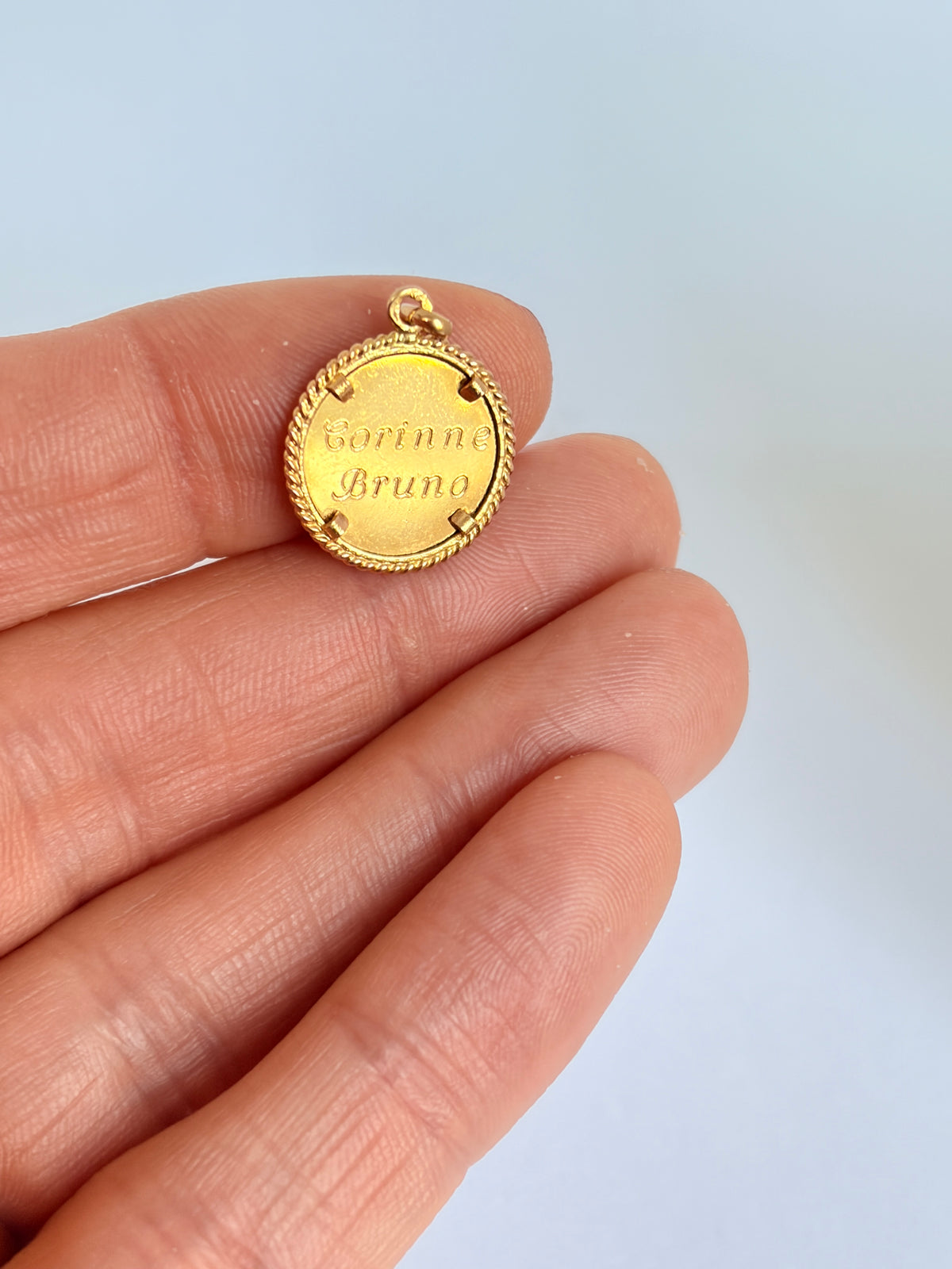 Small Vintage, 18ct Gold Augis French Pendant, 'Qu'hier - Que demain'
