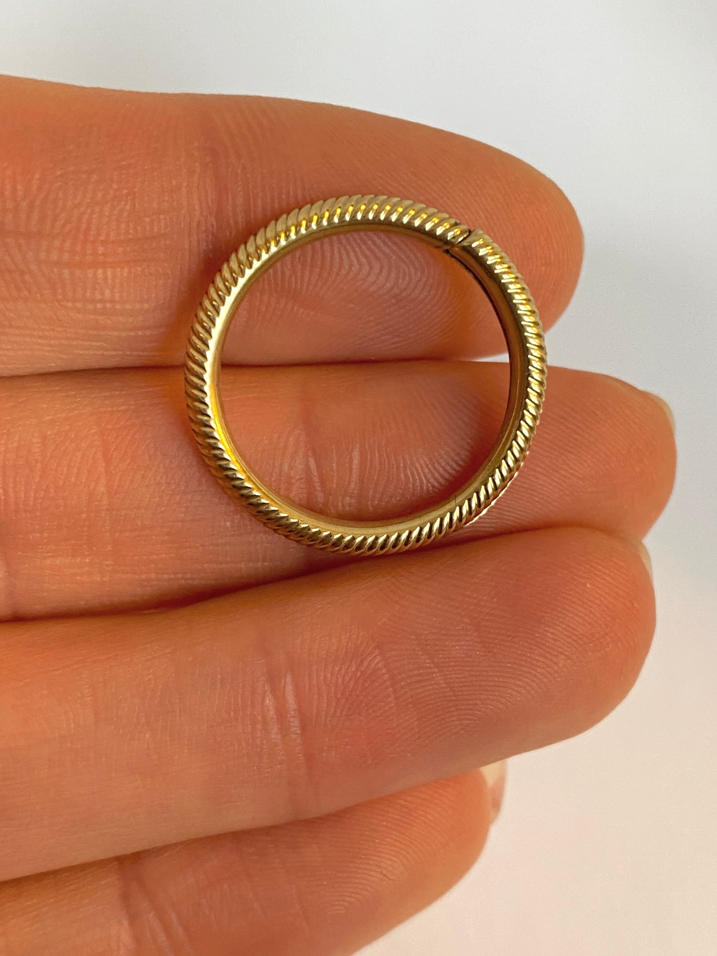 Large, Unique,  15ct Gold Engraved Split Ring 2.1cm and 2.87g