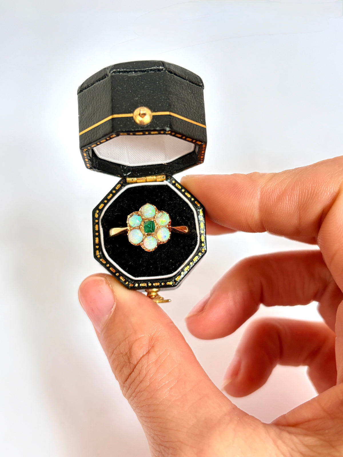 18ct Gold, Vintage, Opal and Emerald Flower Ring