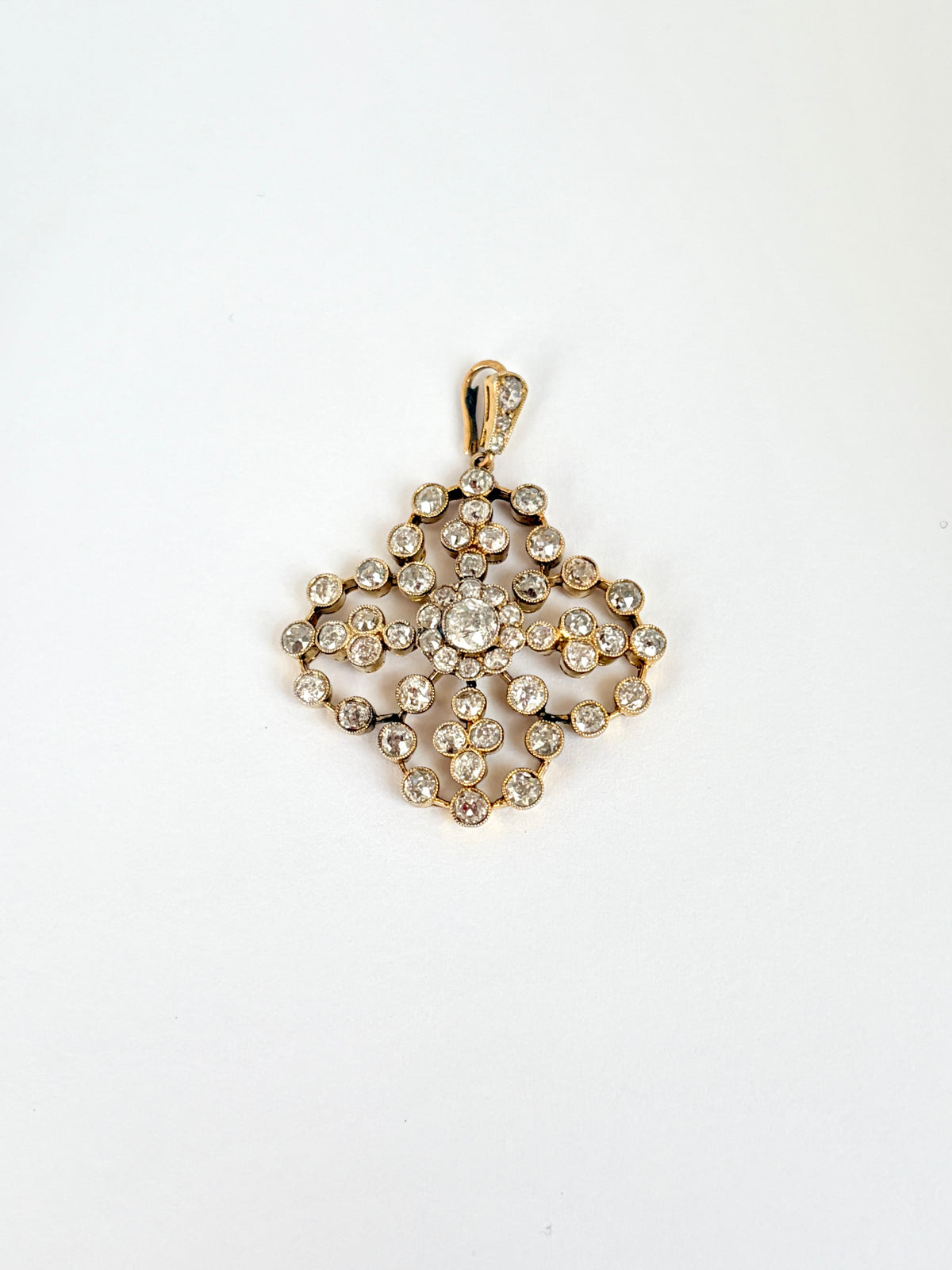 Art Deco, 15ct Gold, Diamond Quatrefoil Scatter Pendant