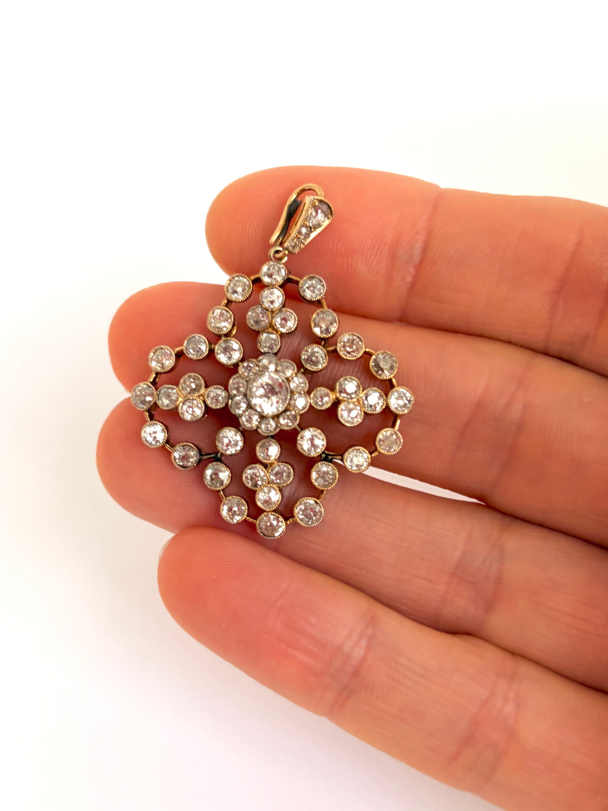 Art Deco, 15ct Gold, Diamond Quatrefoil Scatter Pendant