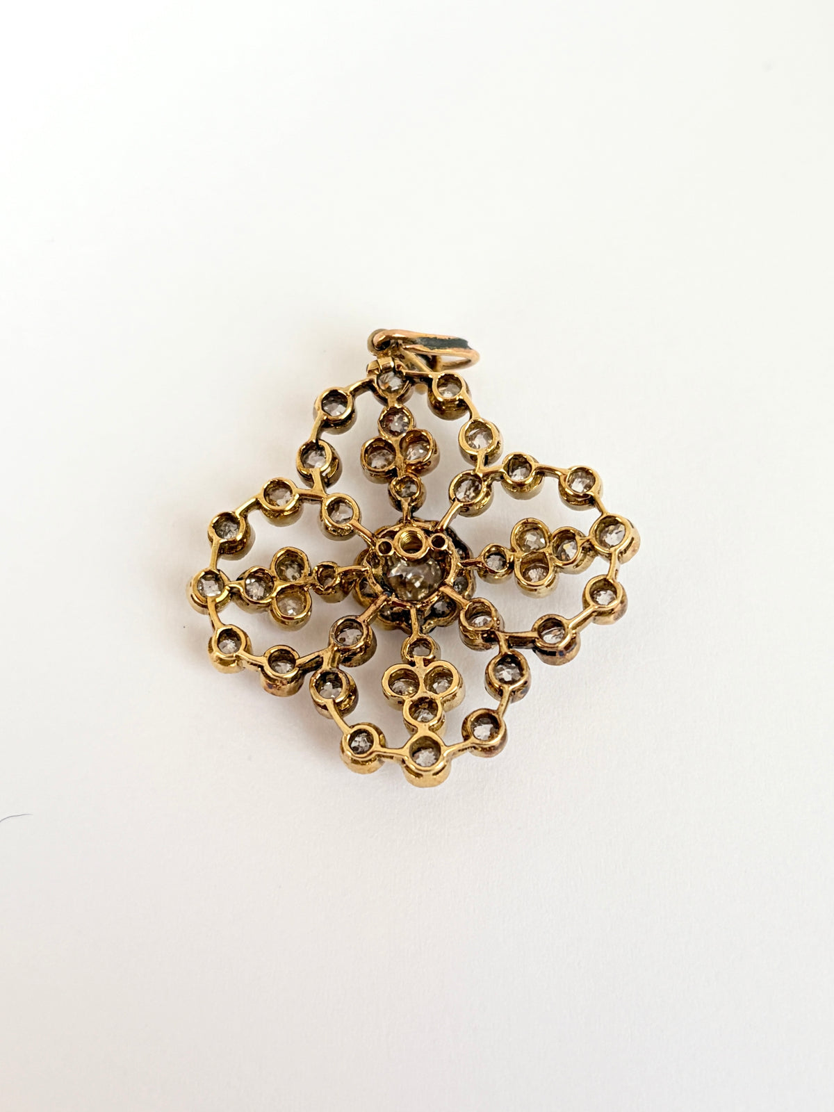 Art Deco, 15ct Gold, Diamond Quatrefoil Scatter Pendant