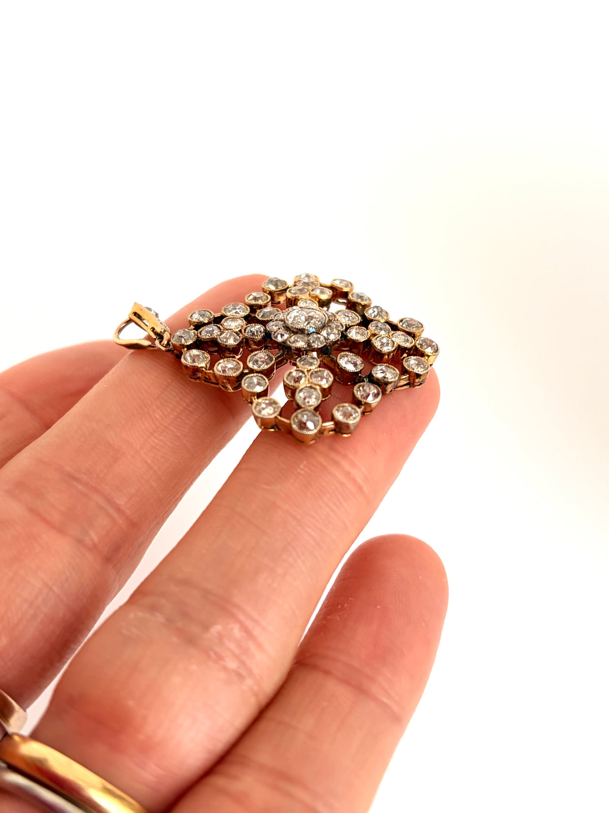 Art Deco, 15ct Gold, Diamond Quatrefoil Scatter Pendant