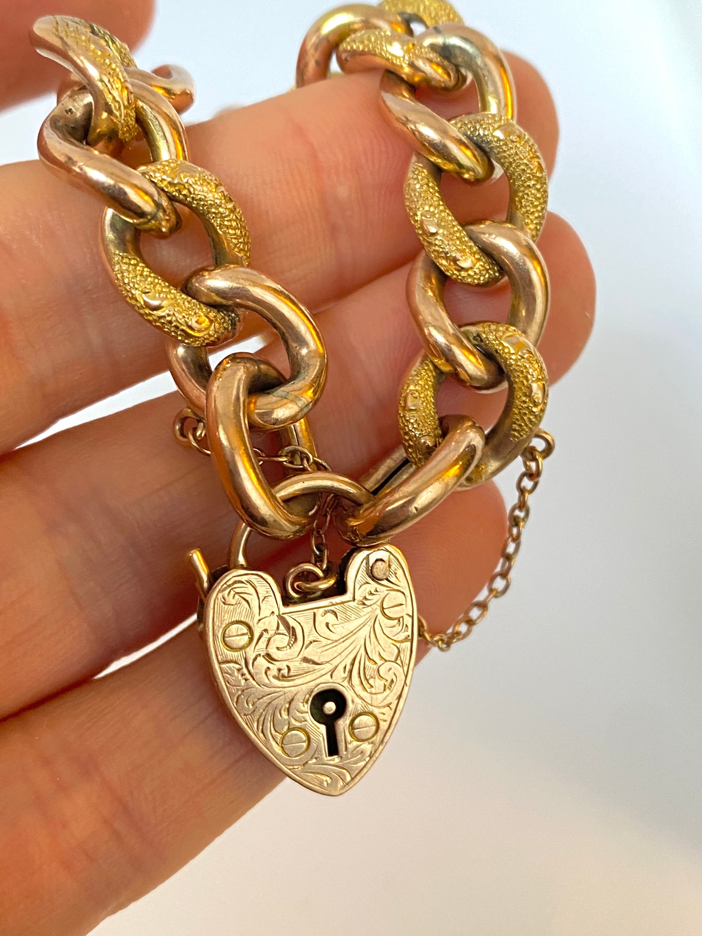 9ct Gold, Victorian Chased Bracelet with Engraved Heart Padlock Clasp, 23g and 7 inches
