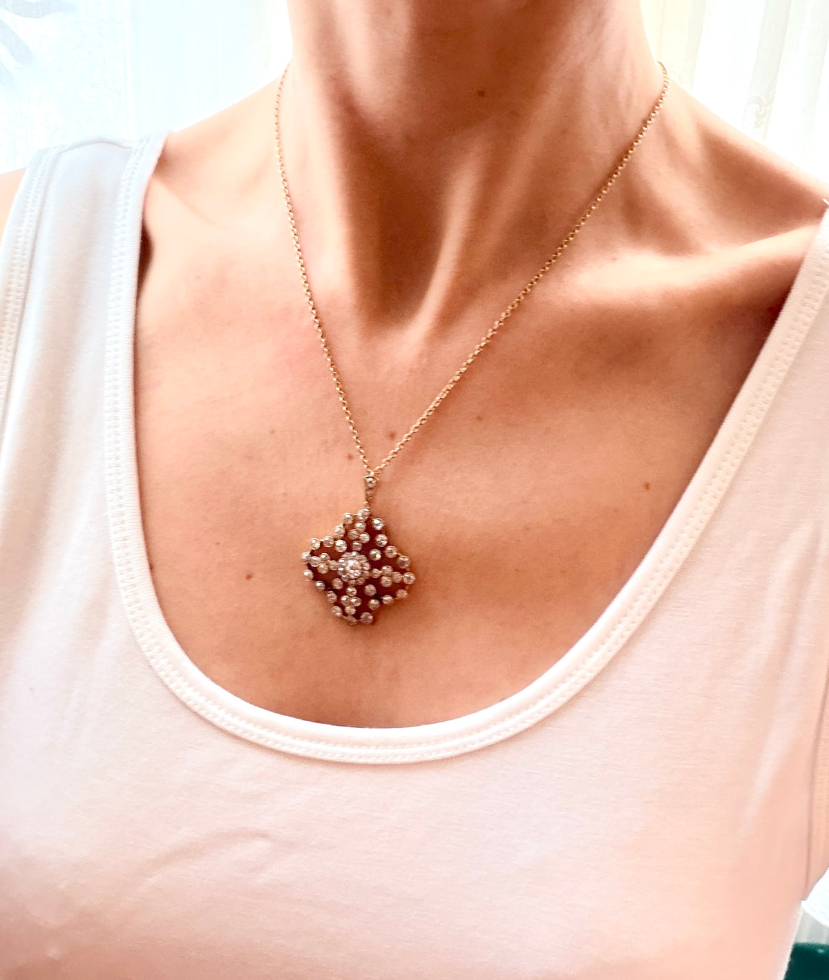 Art Deco, 15ct Gold, Diamond Quatrefoil Scatter Pendant