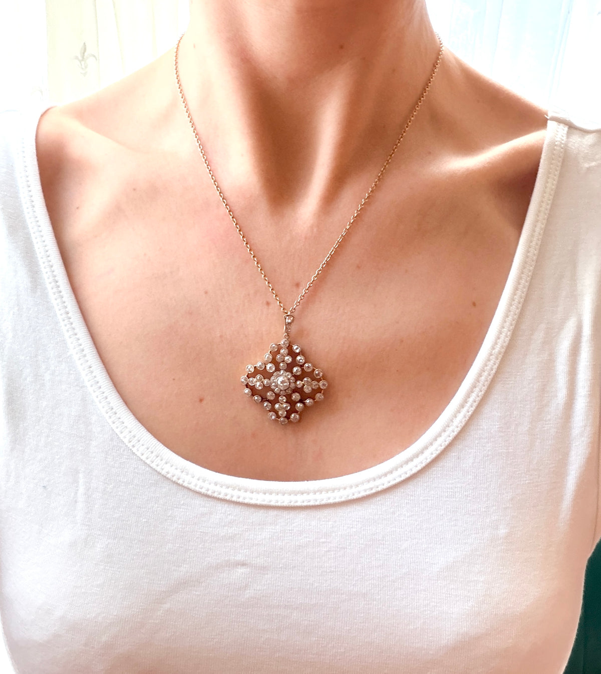Art Deco, 15ct Gold, Diamond Quatrefoil Scatter Pendant
