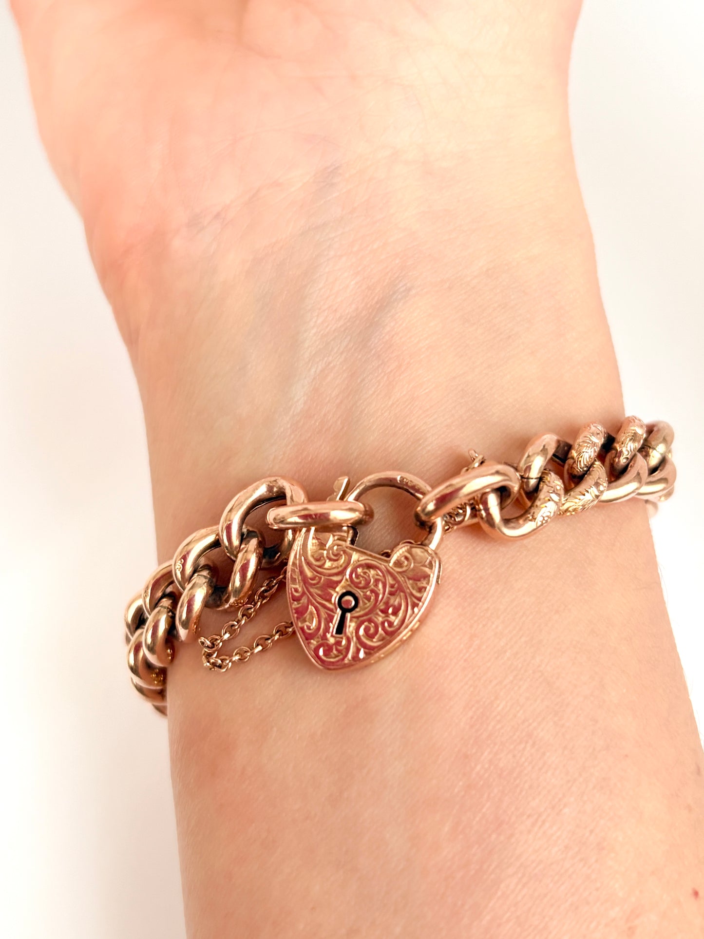 Antique, 9ct Gold Curb Link 'Night and Day' Bracelet with engraved Heart Padlock, Hallmarked Birmingham, 1904 (20.24g)