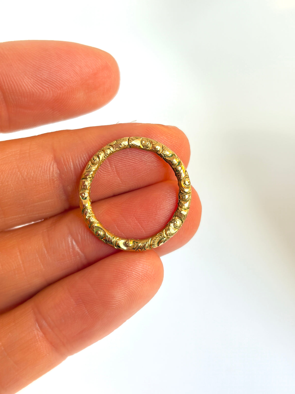 Pinchbeck, Victorian, Engraved Split Ring