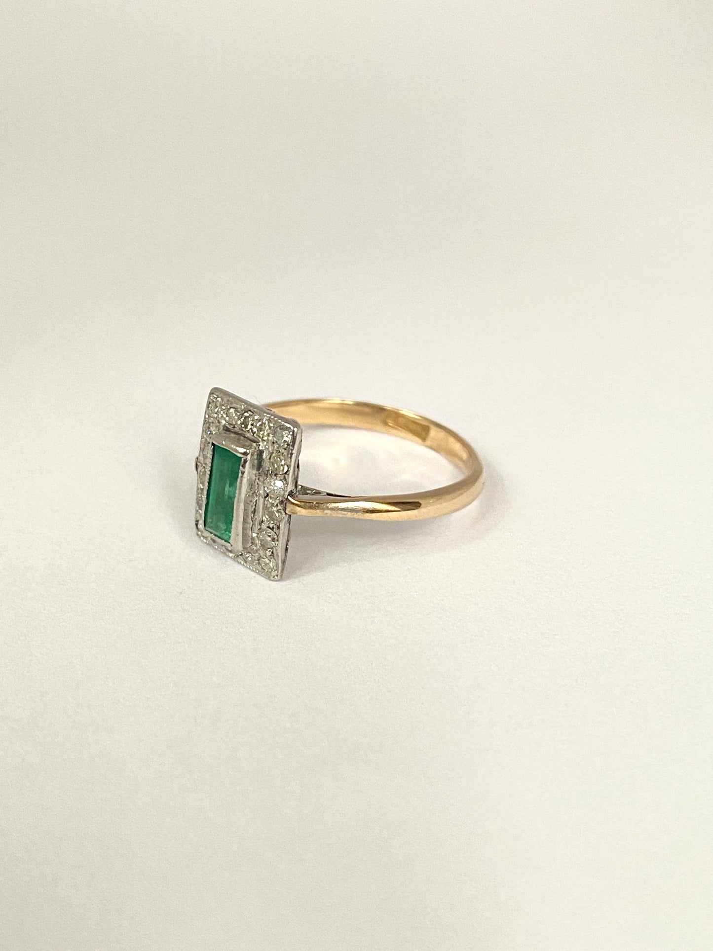 Antique, Art Deco (1930s), 18ct Gold, Platinum, Emerald and Diamond Ring