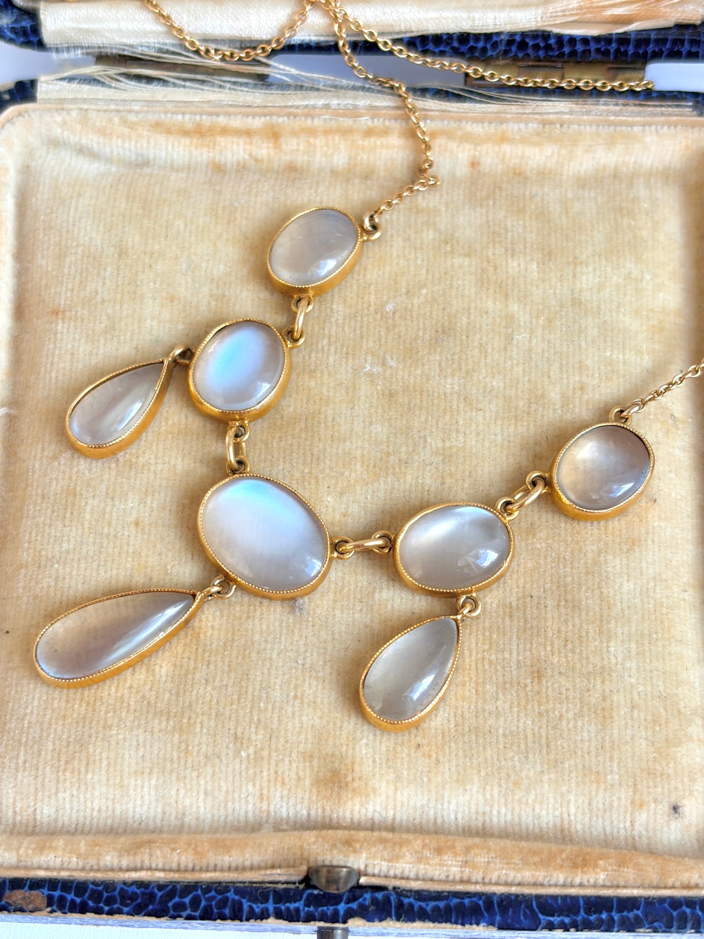 Antique, Art Deco  15ct Gold, Moonstone Fringe Necklace