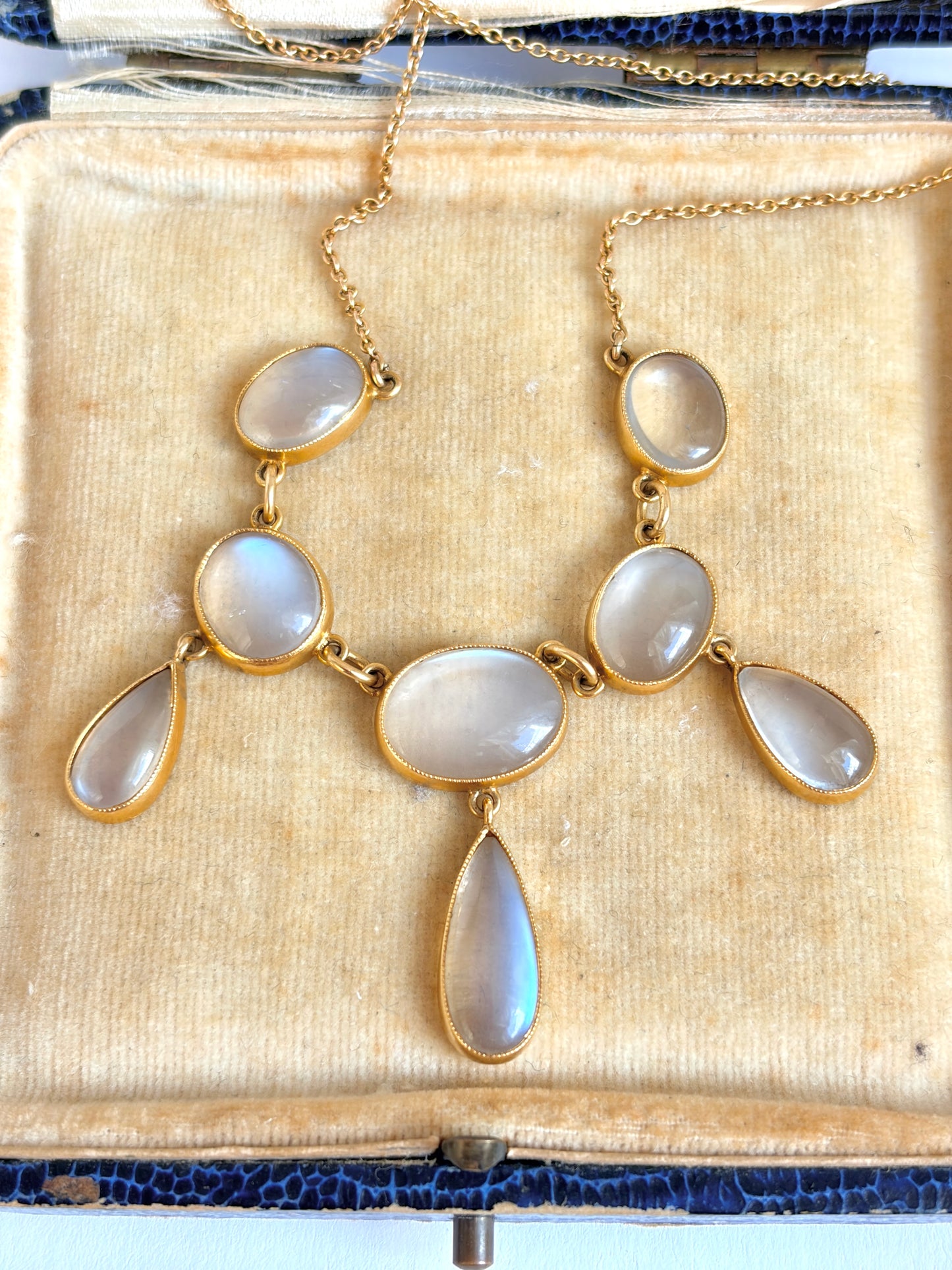 Antique, Art Deco  15ct Gold, Moonstone Fringe Necklace