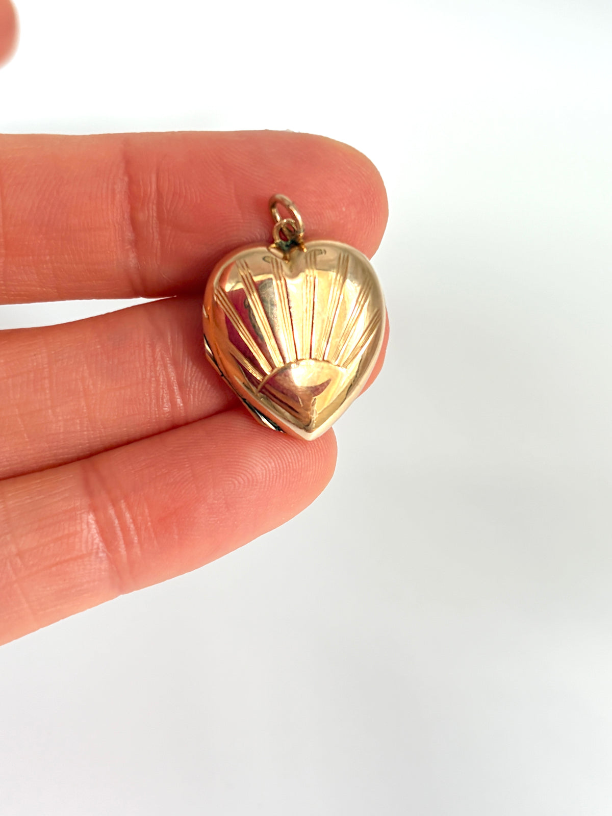Vintage, 9ct Gold  (B&F) Puffy Sunburst Heart Locket