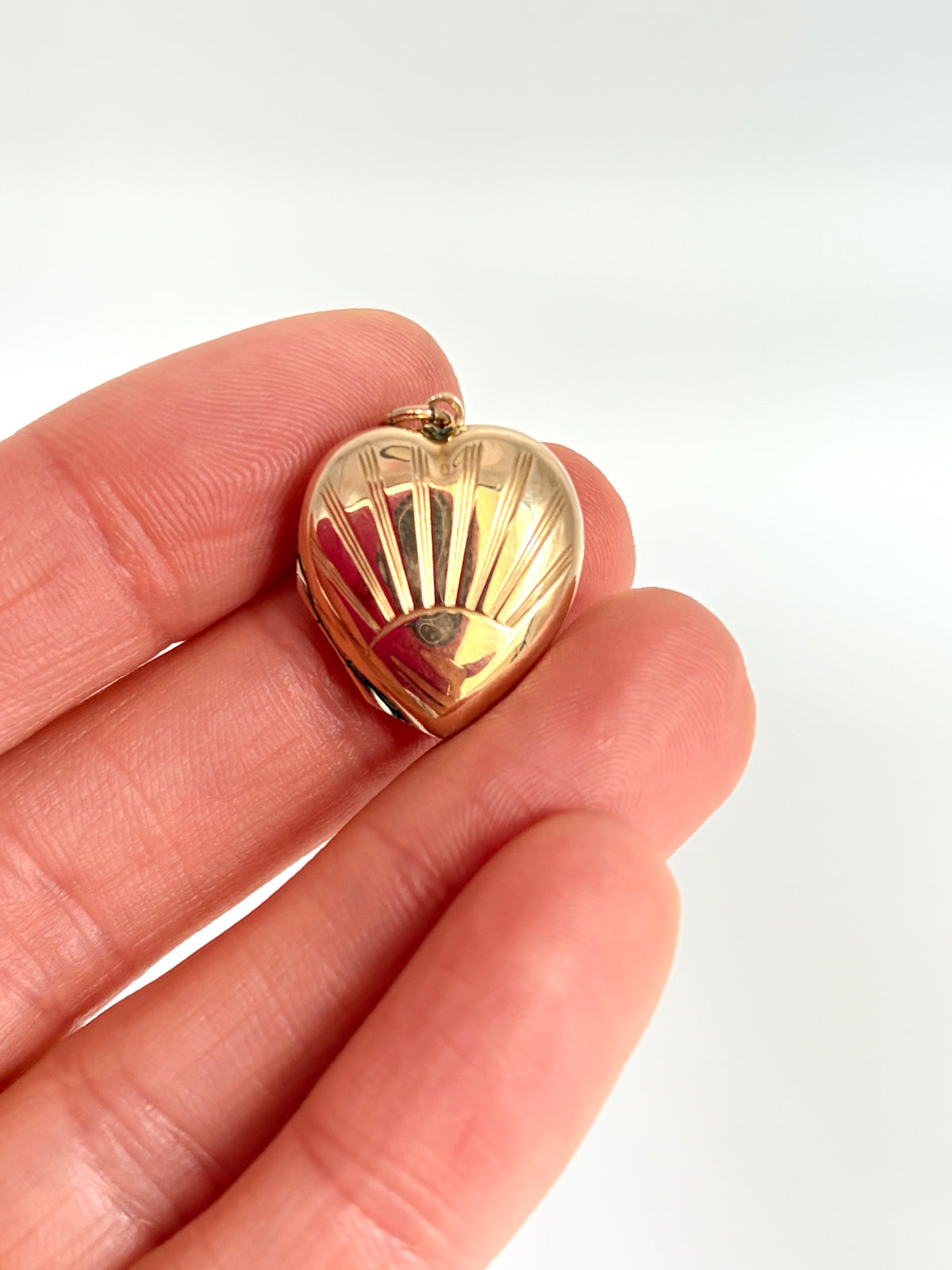 Vintage, 9ct Gold  (B&F) Puffy Sunburst Heart Locket