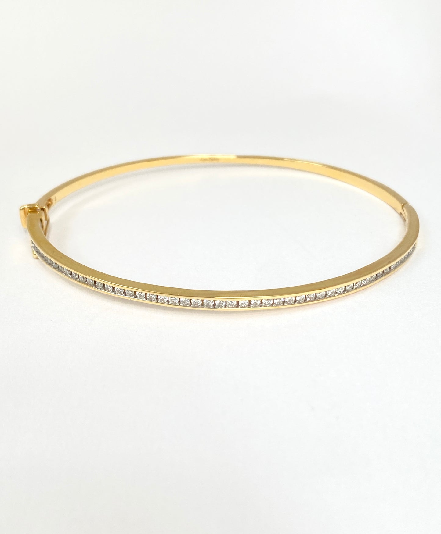 Elegant, Vintage, 18ct Gold, Diamond Bangle. 8.49g