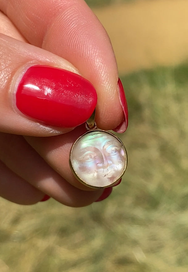 Vintage, 9ct 'Man in the Moon' Labrodite/Rainbow Moonstone Pendant