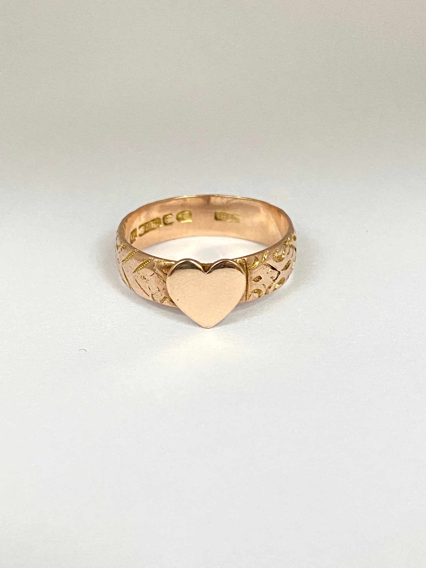 Victorian, 9ct Gold, Heart Stacking Band, Hallmarked 9ct Gold, Chester, 1887.  (3.64g)