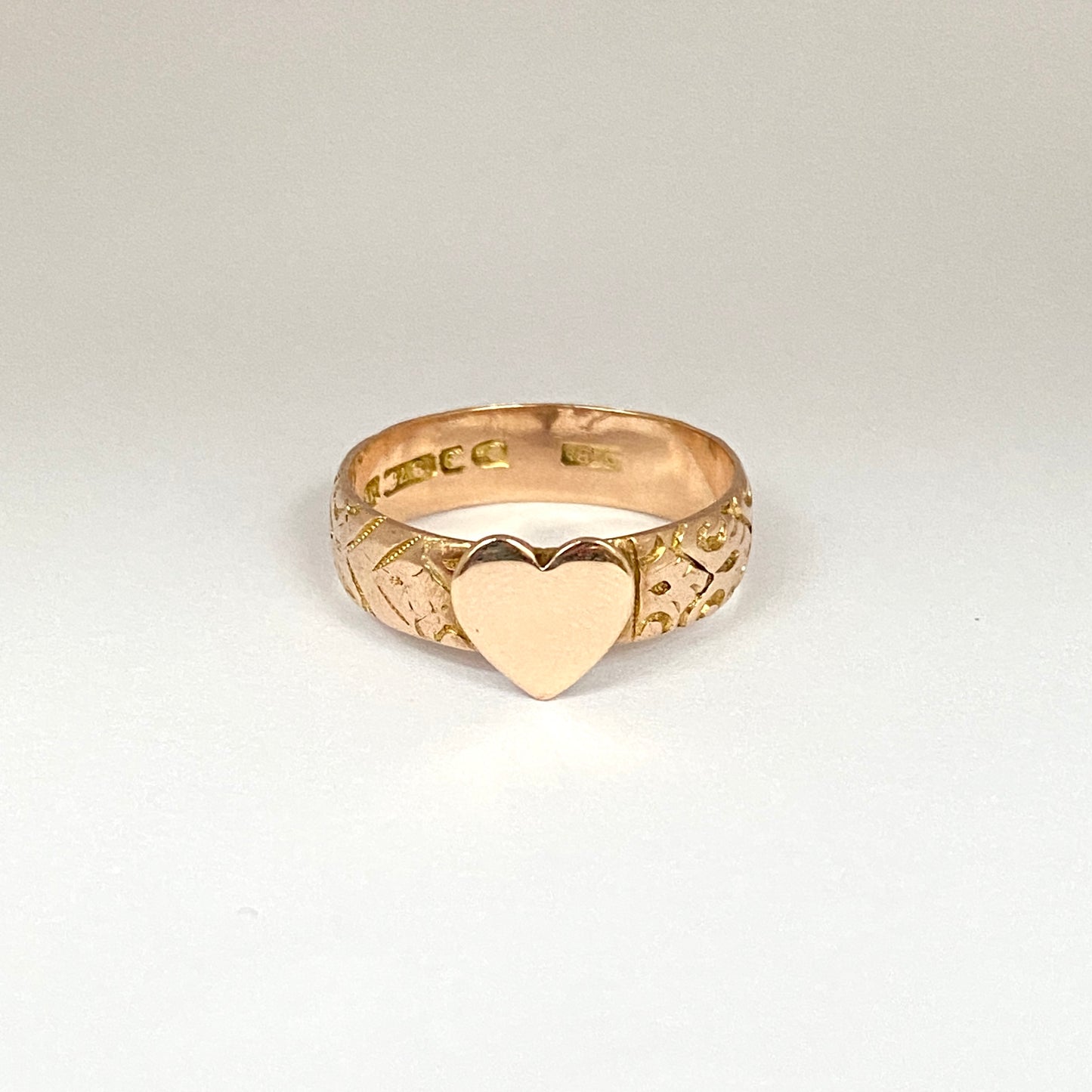 Victorian, 9ct Gold, Heart Stacking Band, Hallmarked 9ct Gold, Chester, 1887.  (3.64g)