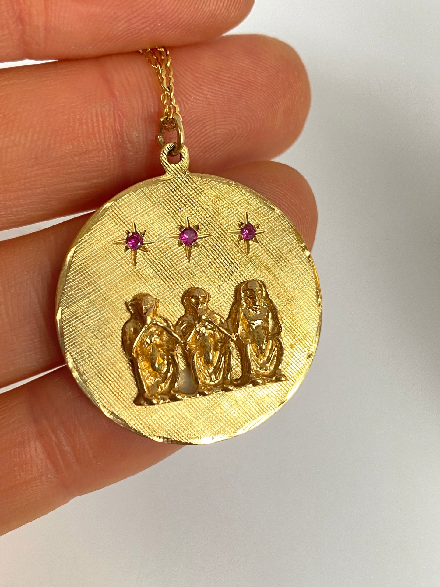 14ct Gold, Vintage 'Three wise monkeys' with Rubies Pendant and Chain, 7.12g
