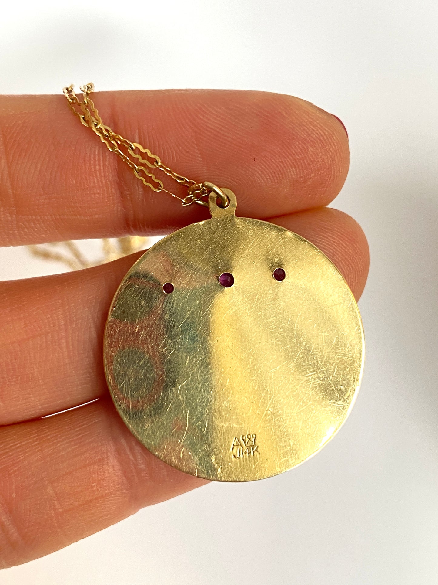 14ct Gold, Vintage 'Three wise monkeys' with Rubies Pendant and Chain, 7.12g
