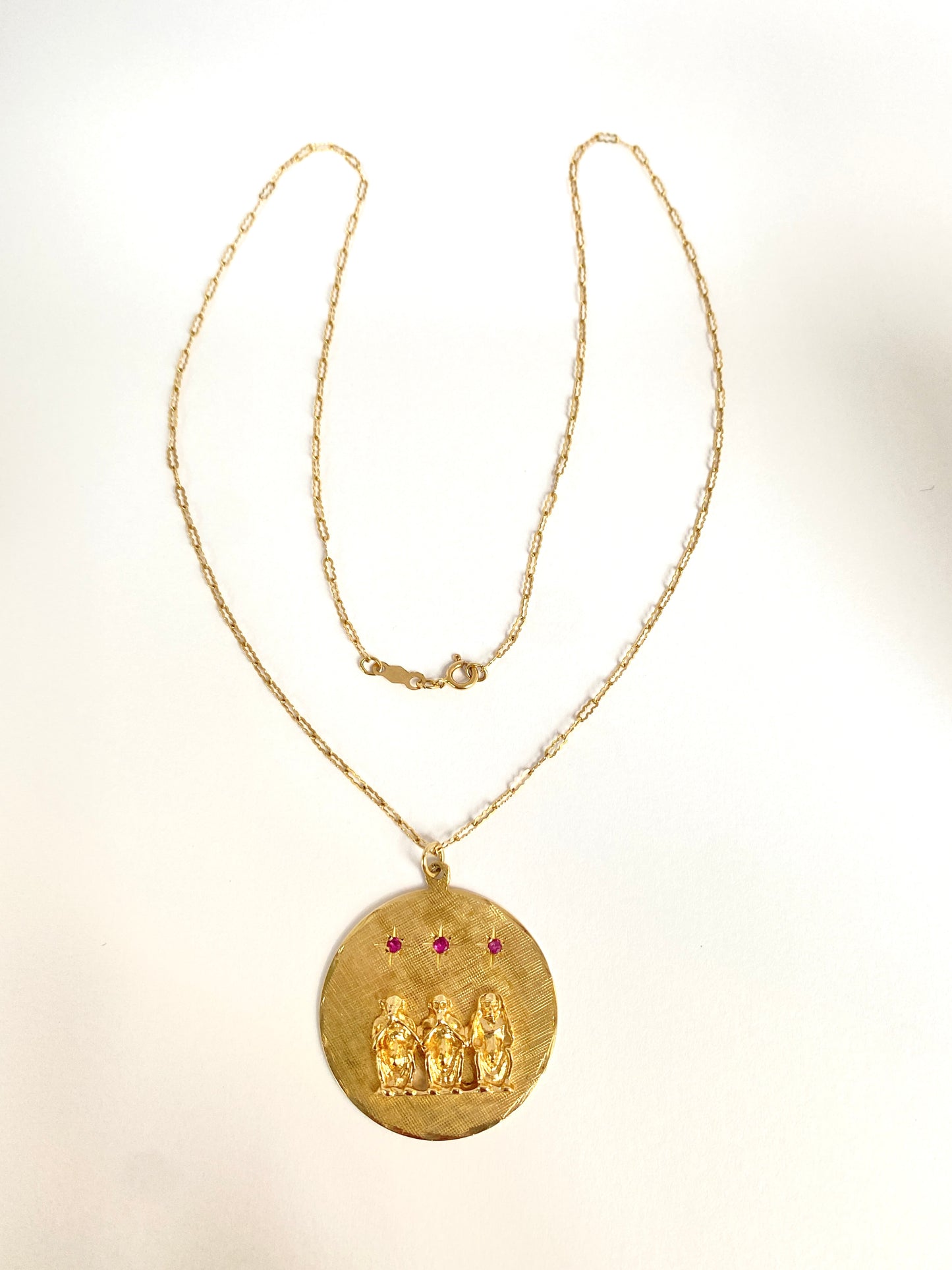 14ct Gold, Vintage 'Three wise monkeys' with Rubies Pendant and Chain, 7.12g
