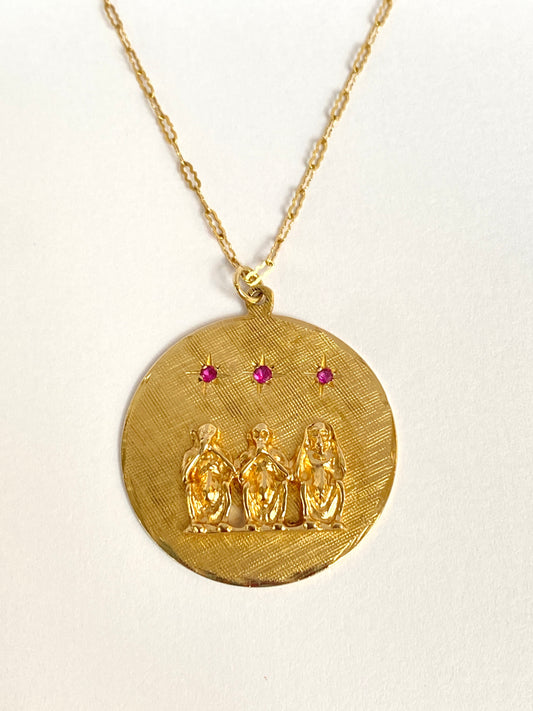 14ct Gold, Vintage 'Three wise monkeys' with Rubies Pendant and Chain, 7.12g