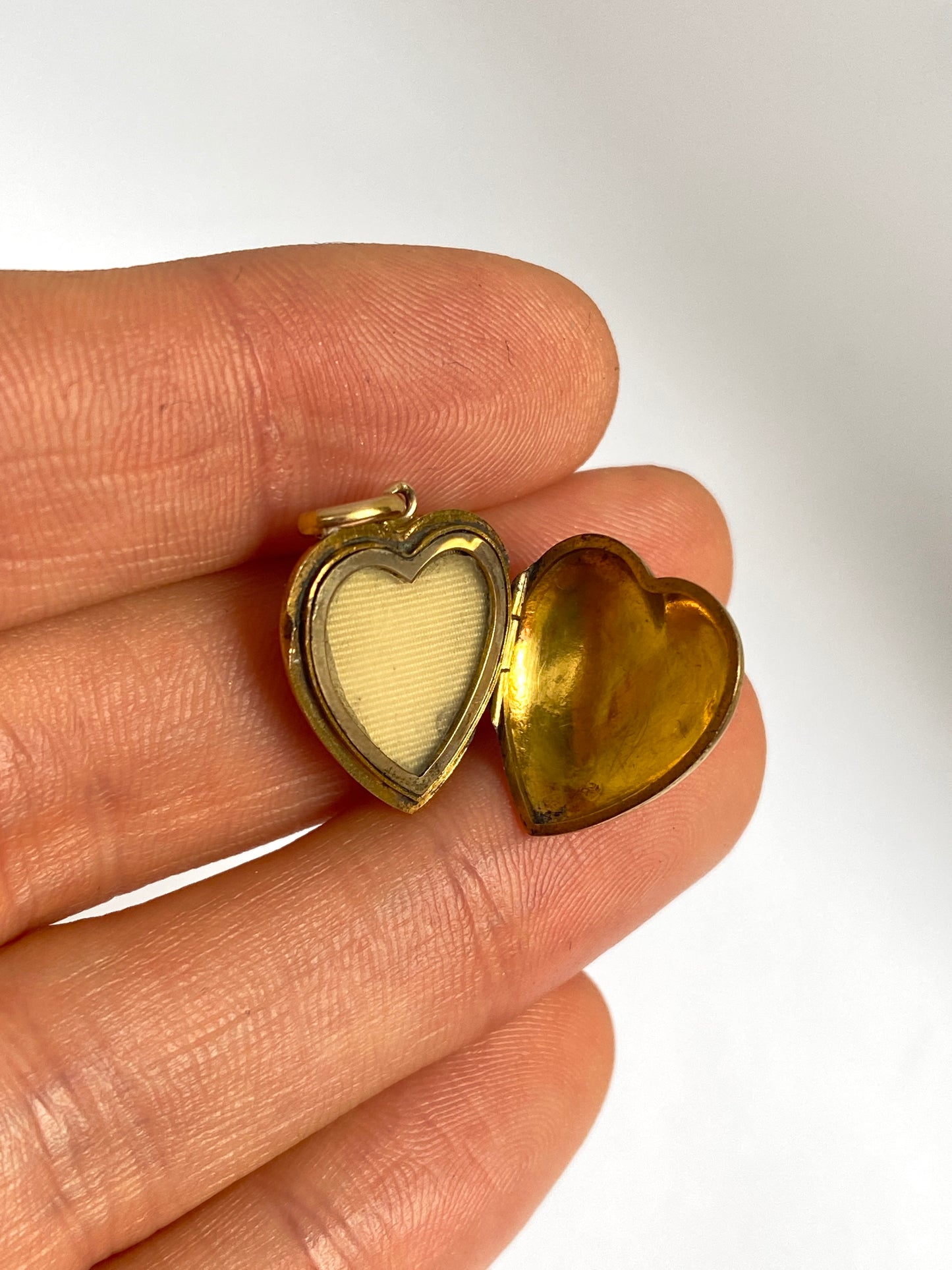 15ct gold, Art Nouveau, Heart-shaped locket/pendant, with Diamond Trefoil Decoration