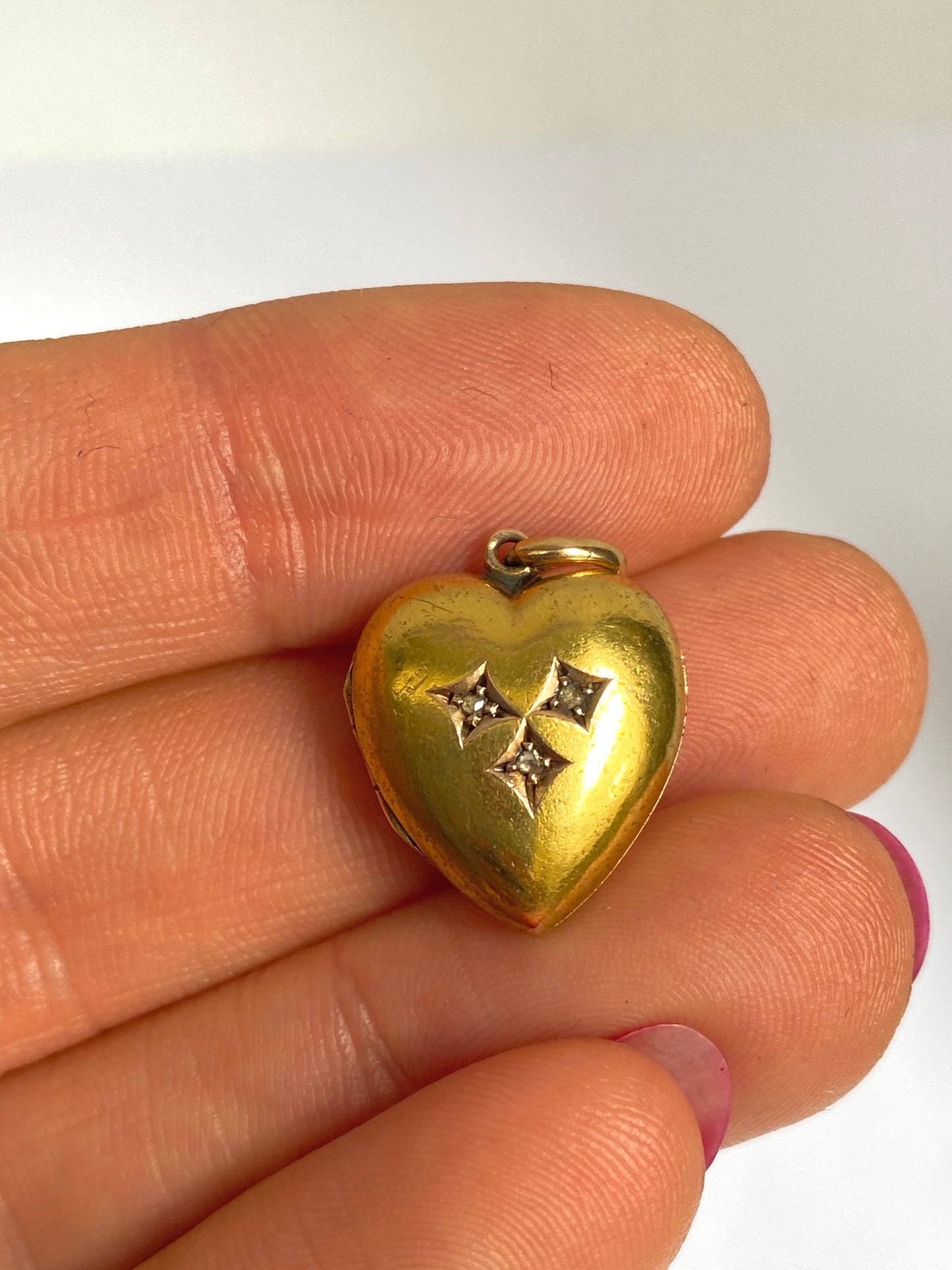 15ct gold, Art Nouveau, Heart-shaped locket/pendant, with Diamond Trefoil Decoration