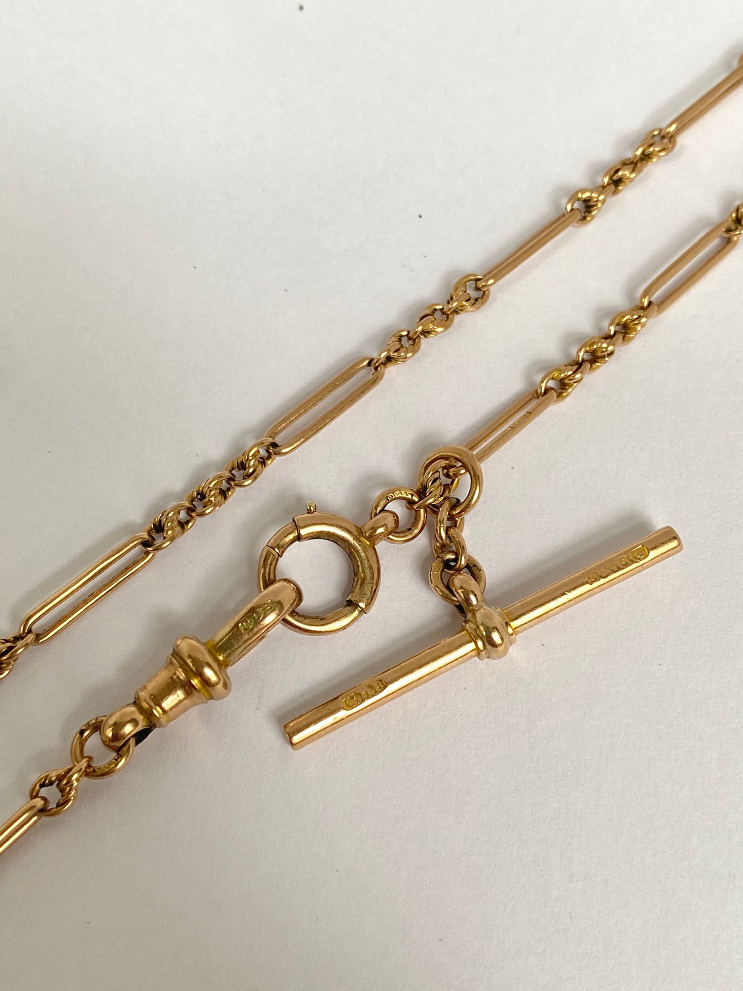 14 inch, 9ct Gold Antique Trombone/Fetter Link Chain with T bar, Dog Clip and Bolt Ring (12.39g)