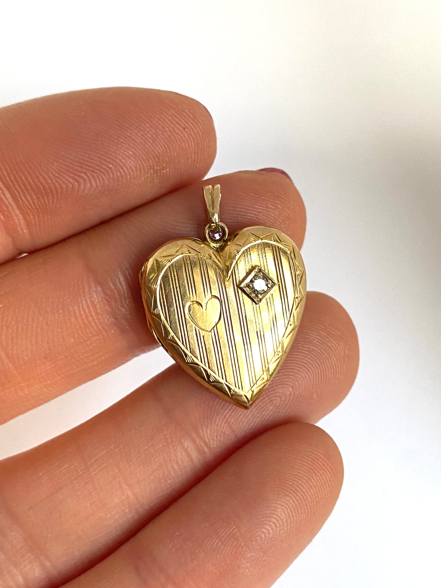 Vintage, 14ct Gold (F&B) Heart Locket with Diamond