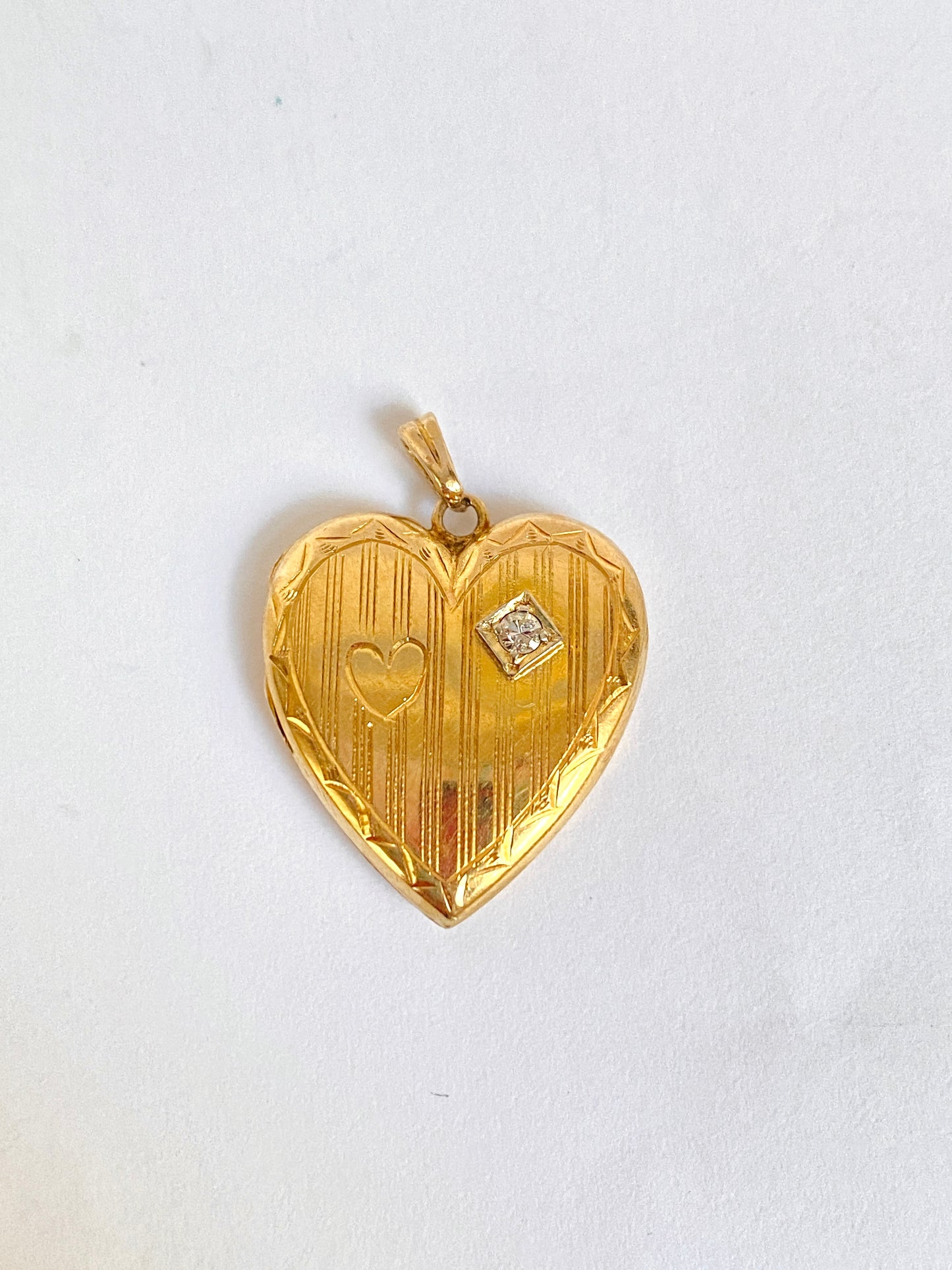 Vintage, 14ct Gold (F&B) Heart Locket with Diamond