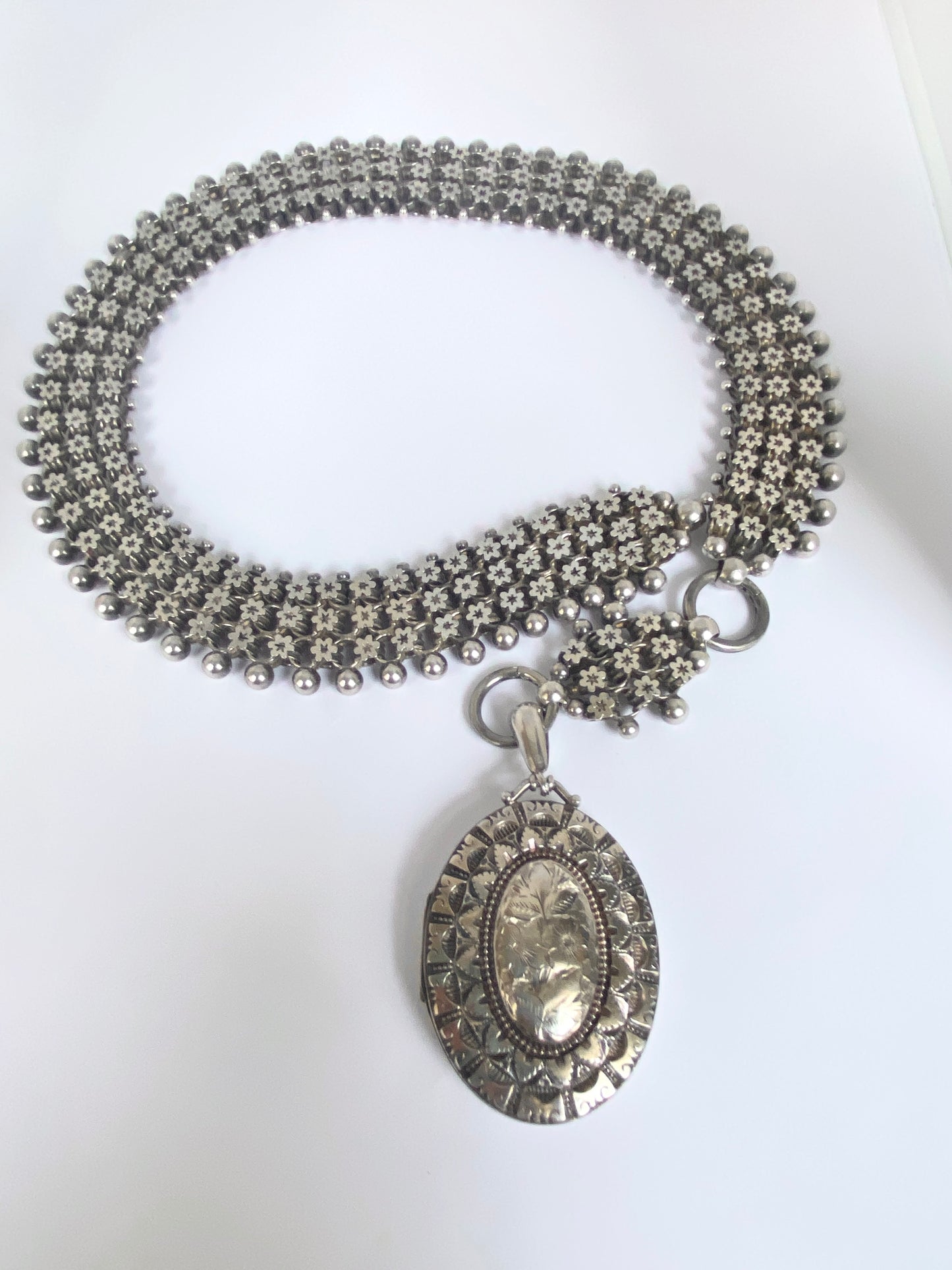 Hallmarked, Georgian, 16 inches Sterling Silver Antique Book Chain with Locket (81.37g)