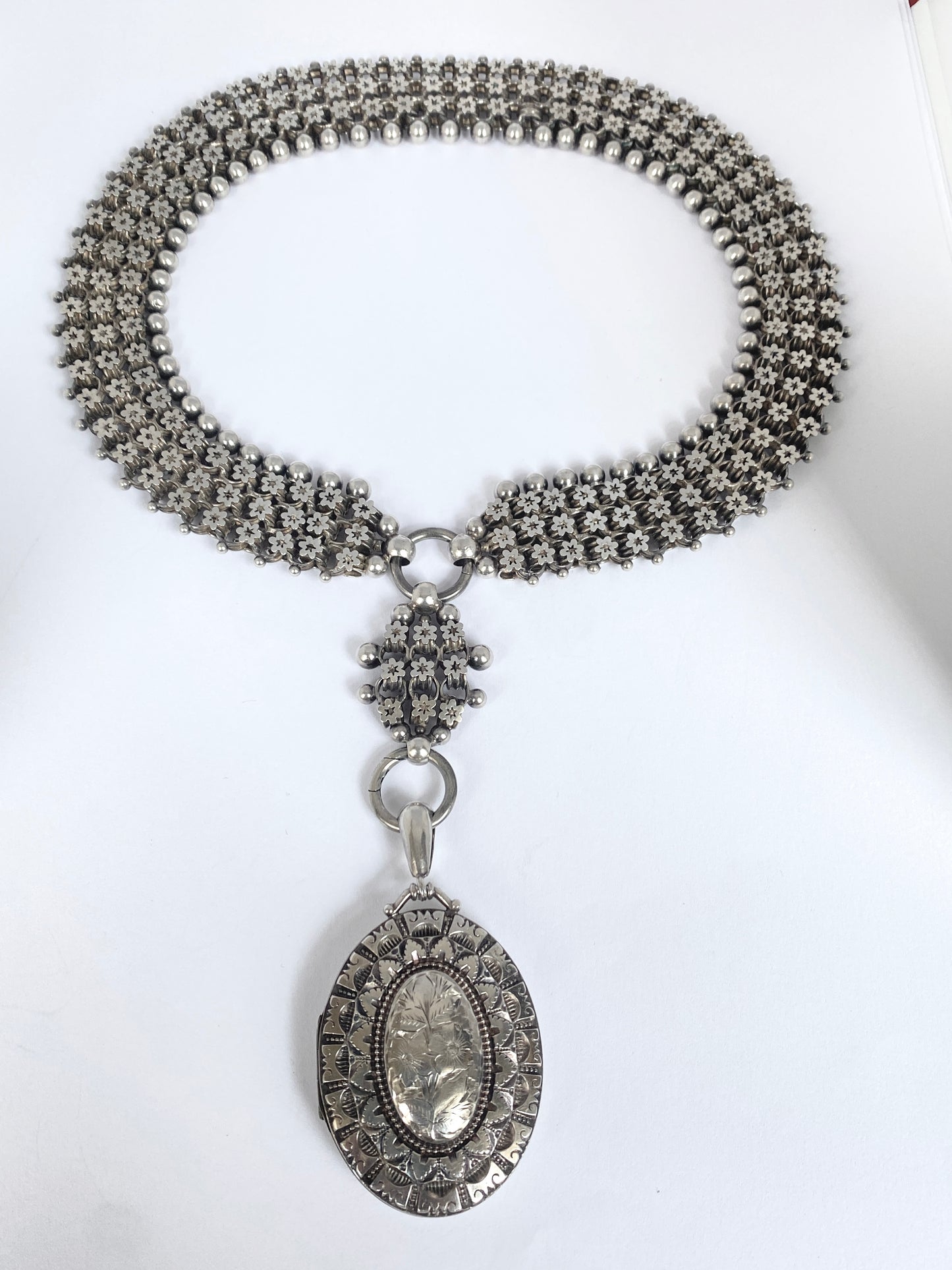 Hallmarked, Georgian, 16 inches Sterling Silver Antique Book Chain with Locket (81.37g)