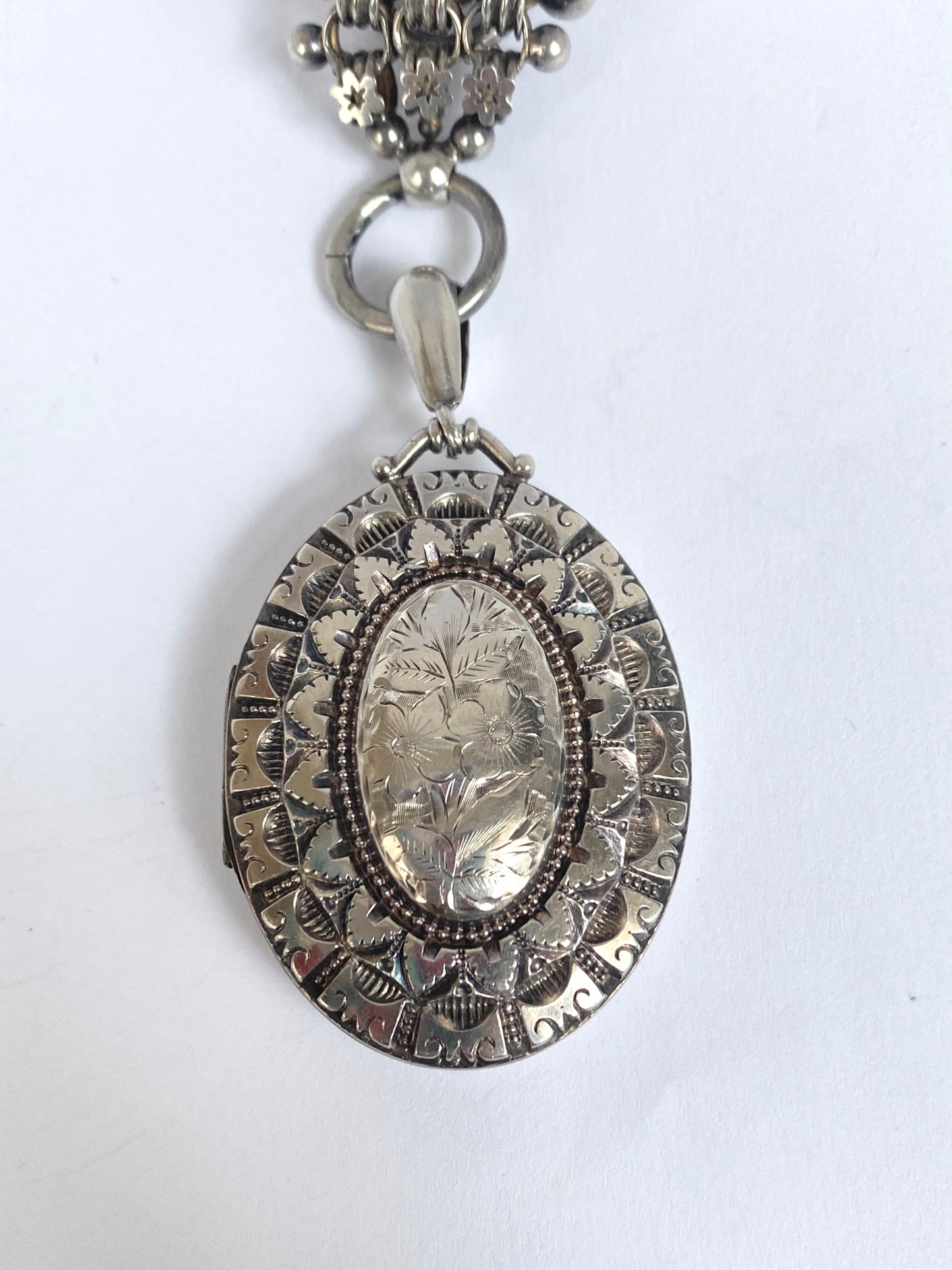 Hallmarked, Georgian, 16 inches Sterling Silver Antique Book Chain with Locket (81.37g)