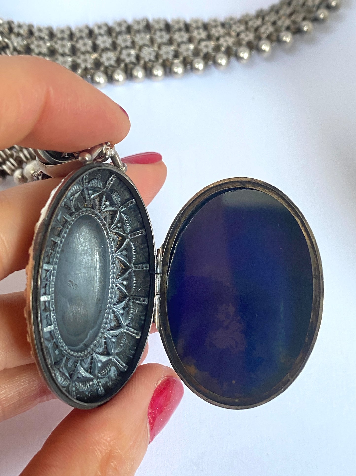 Hallmarked, Georgian, 16 inches Sterling Silver Antique Book Chain with Locket (81.37g)