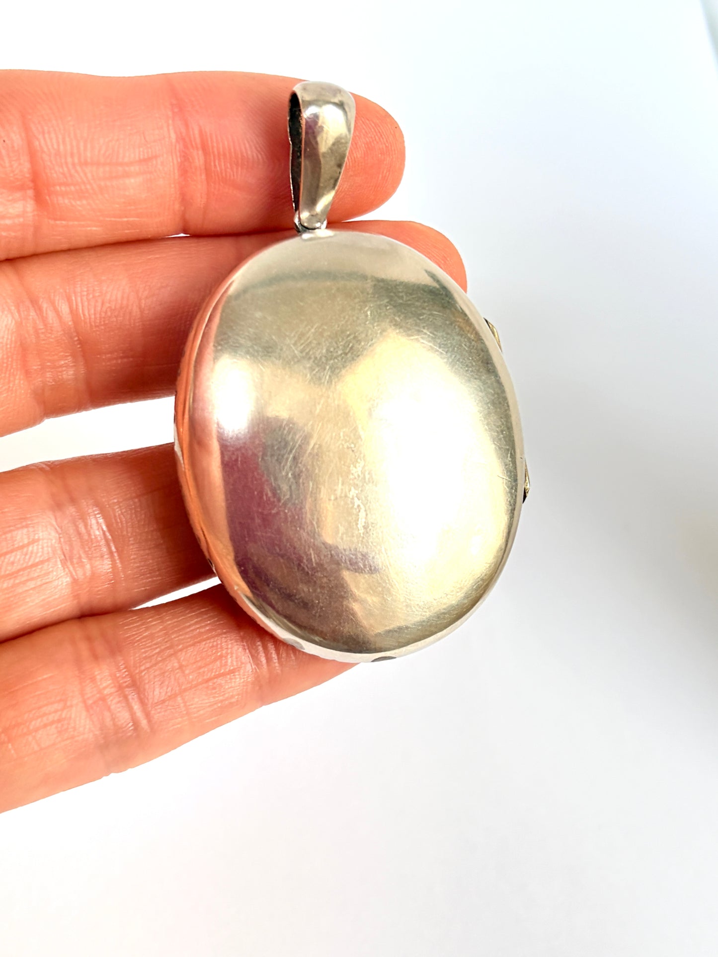 15 inches Silver Antique Book Chain with Bird Locket (38.06g)