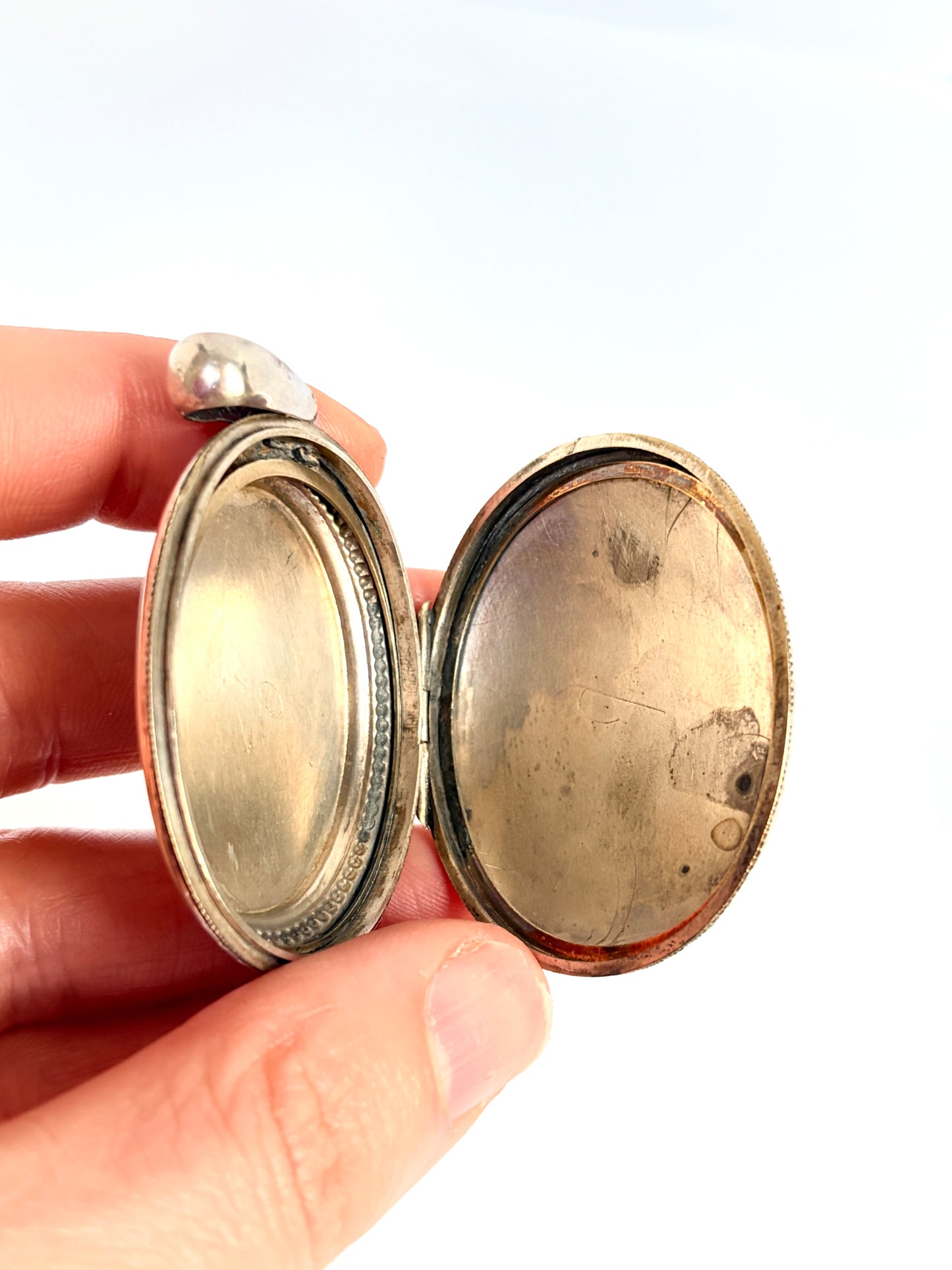 15 inches Silver Antique Book Chain with Bird Locket (38.06g)