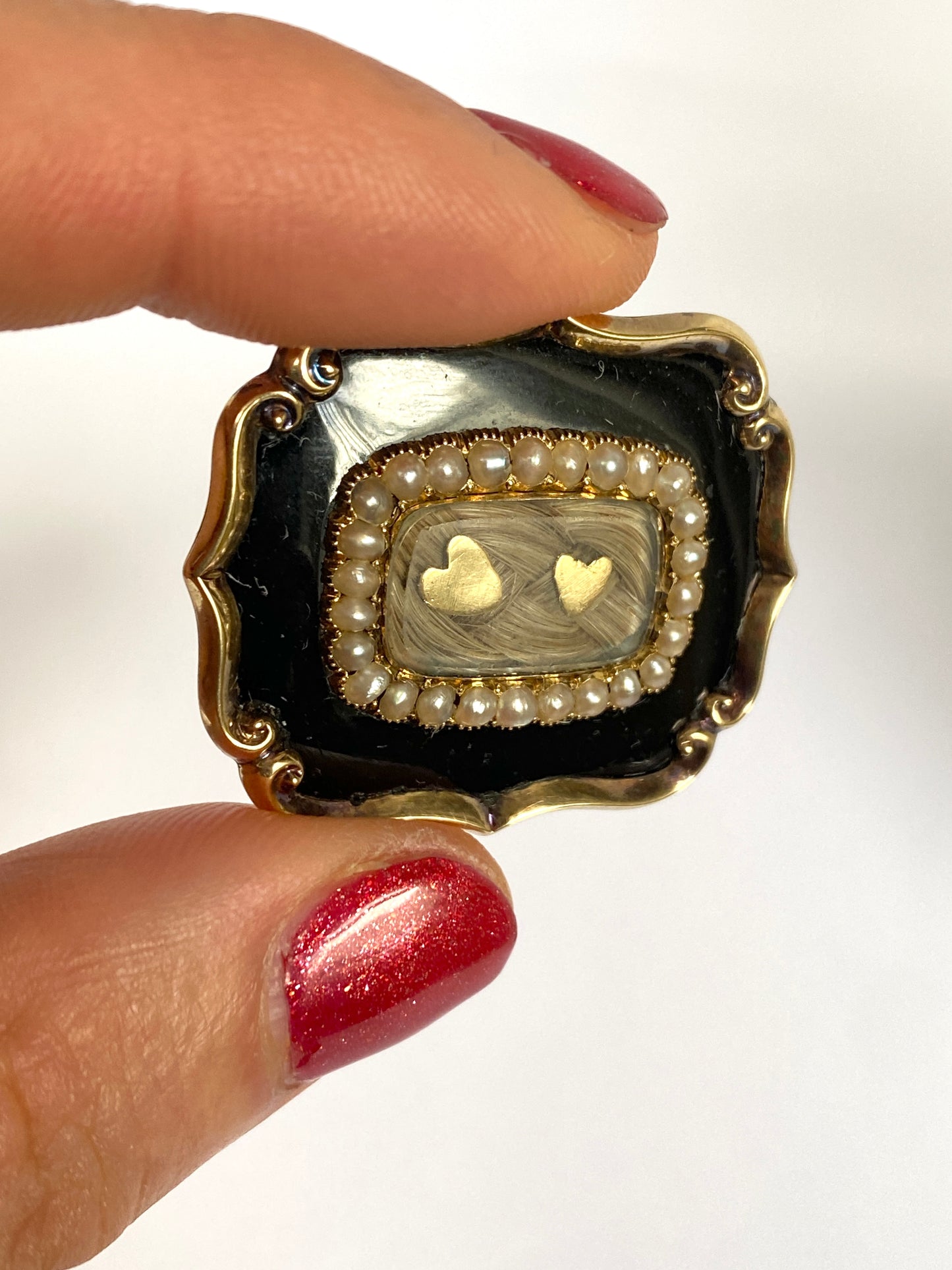 Georgian, 15ct Gold, Antique, Pearl, Onyx and double heart mourning brooch