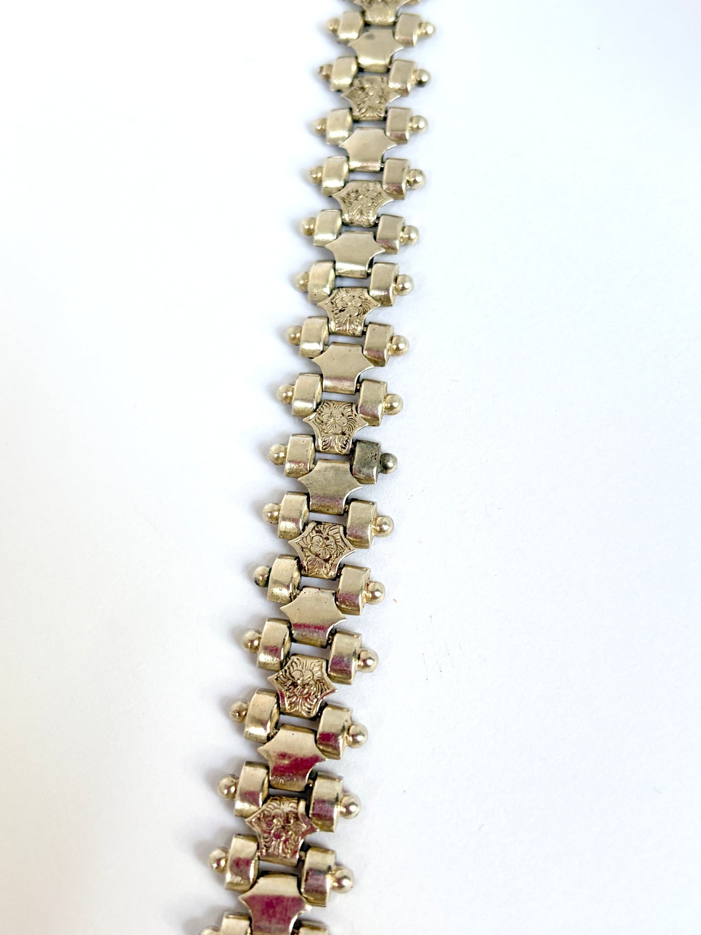 Victorian, 16 inch Silver Book Chain with 'Forget Me Not' Flower decoration